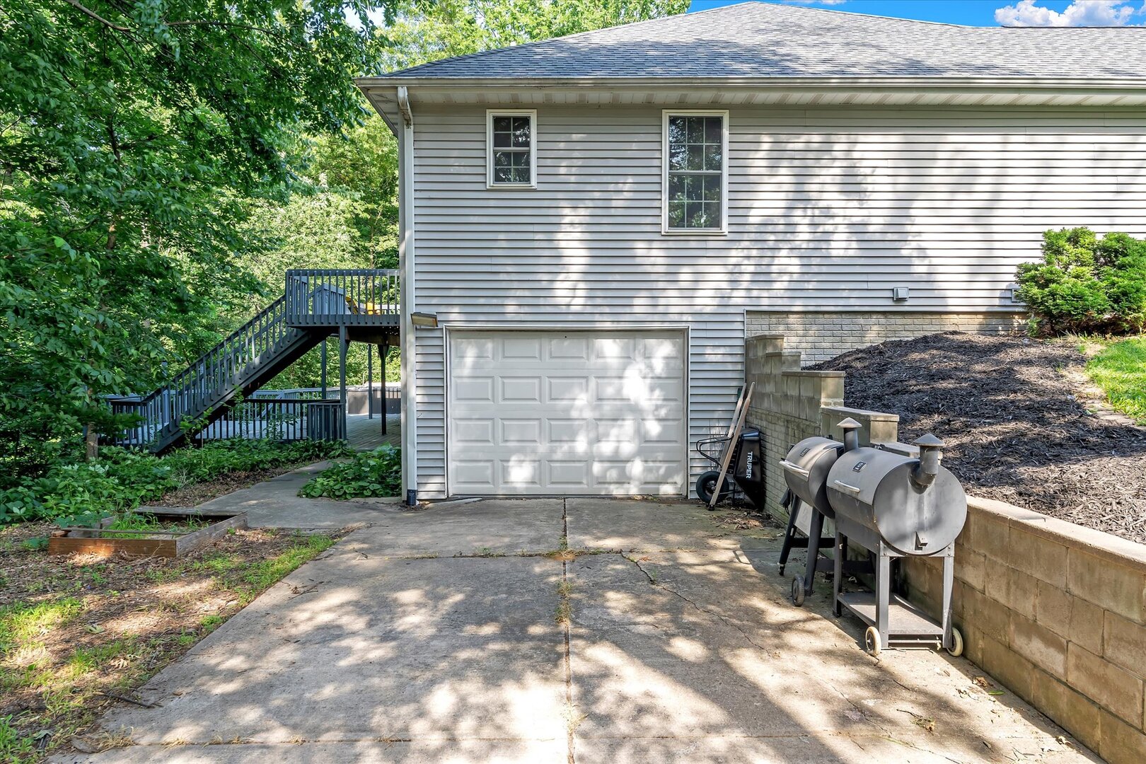 2106 Skylane Drive Property Photo 7