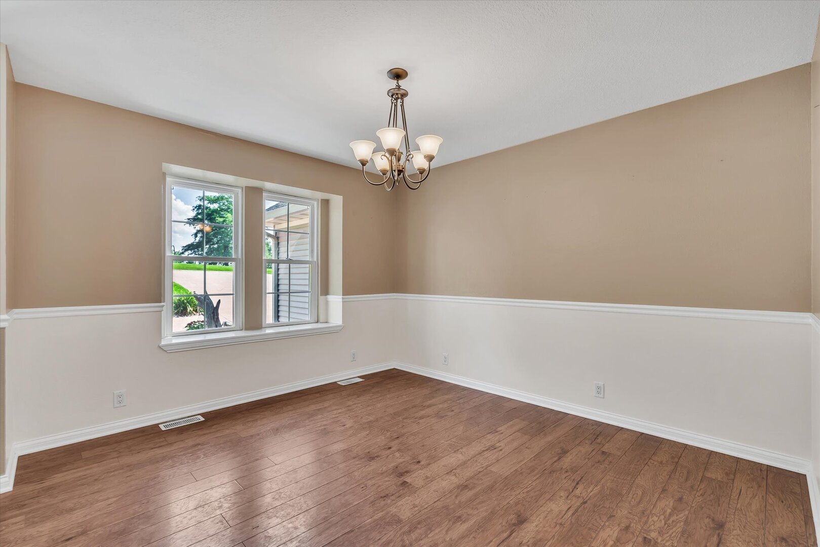 2106 Skylane Drive Property Photo 32