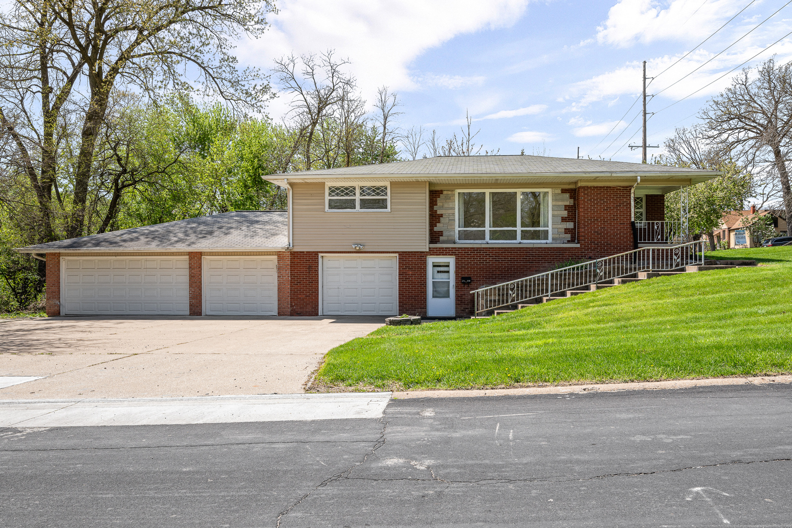 2400 27th Street Property Photo 1