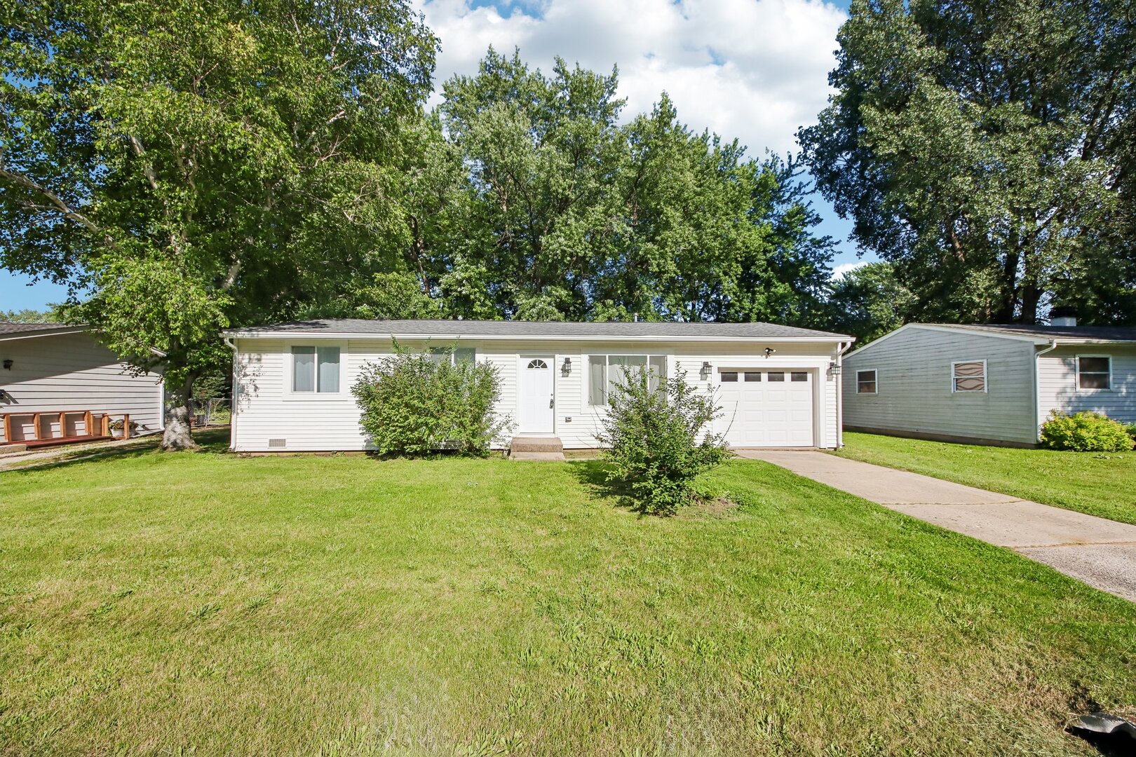 2804 Old Oak Drive Property Photo 2