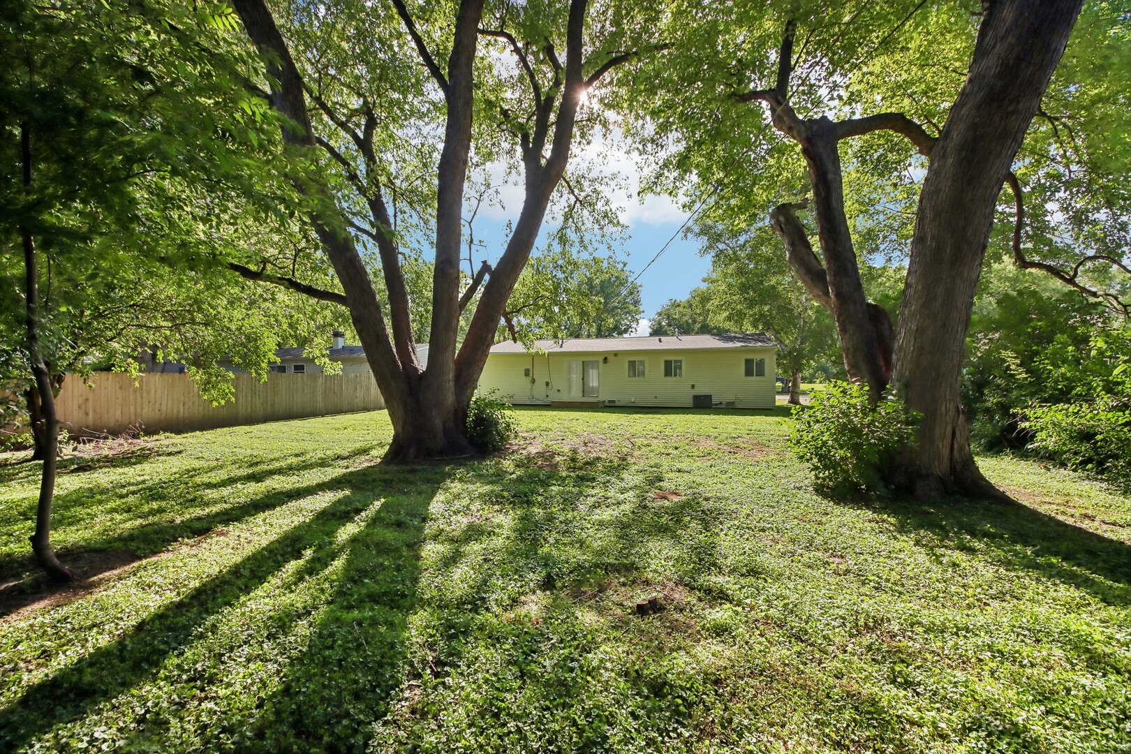 2804 Old Oak Drive Property Photo 3