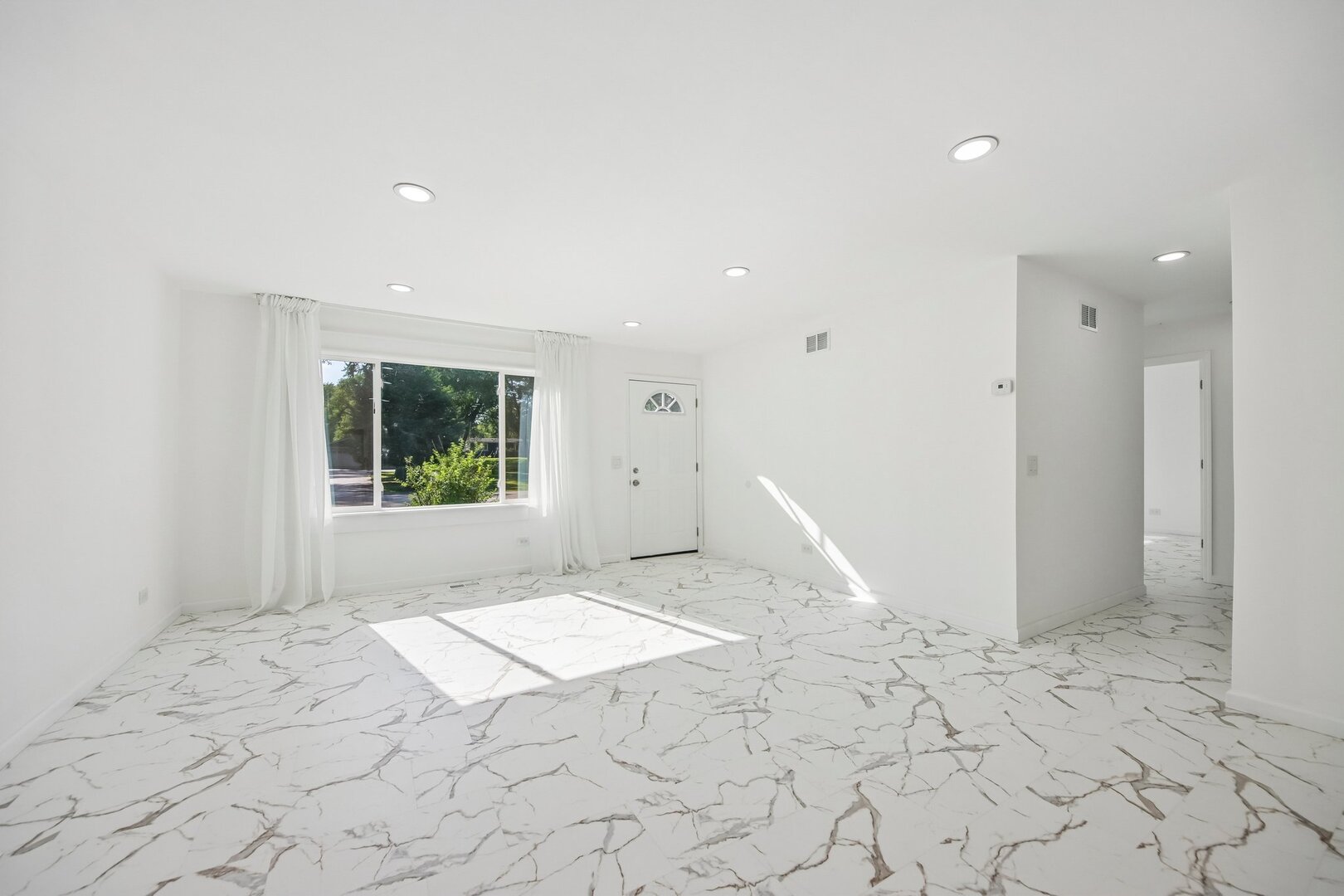 2804 Old Oak Drive Property Photo 4