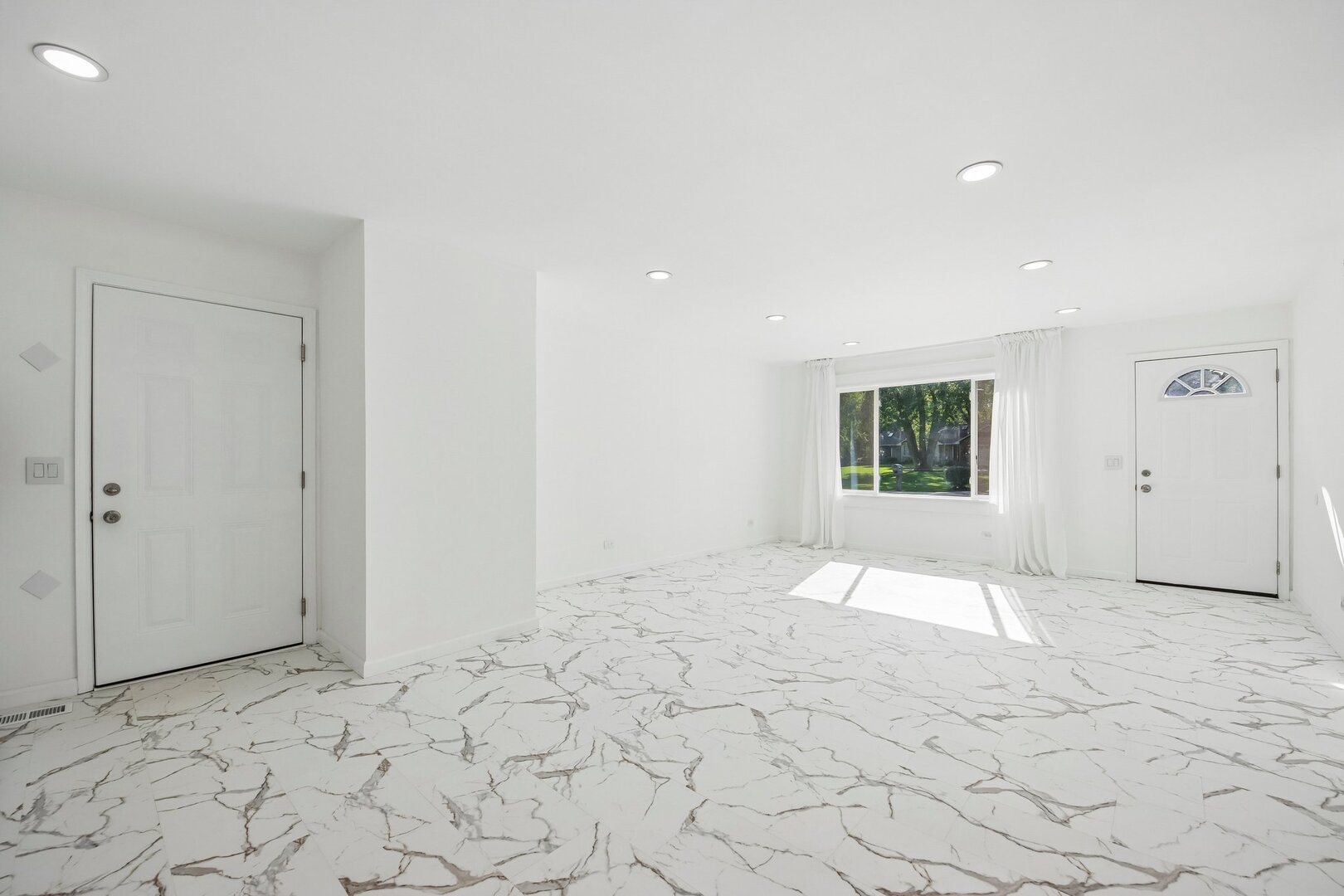 2804 Old Oak Drive Property Photo 6