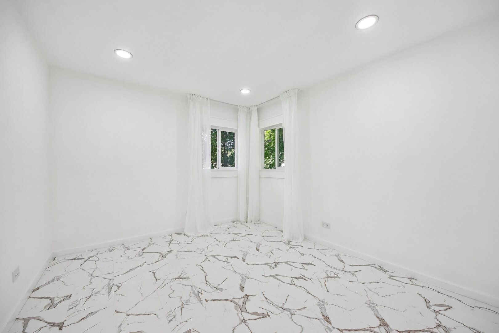 2804 Old Oak Drive Property Photo 14