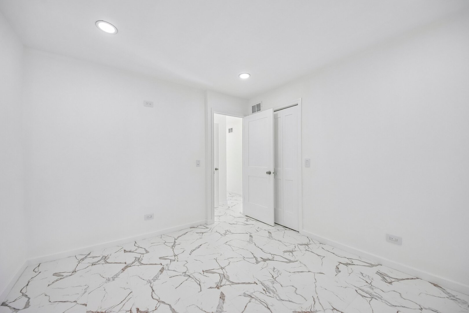 2804 Old Oak Drive Property Photo 15