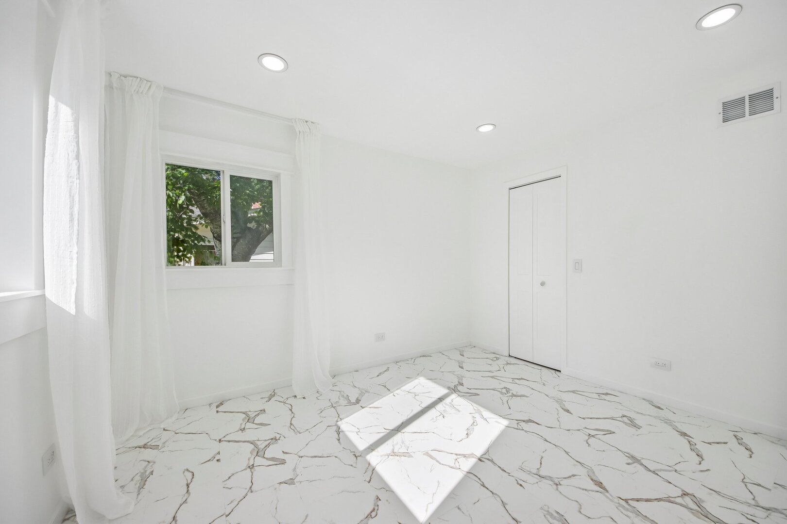 2804 Old Oak Drive Property Photo 18