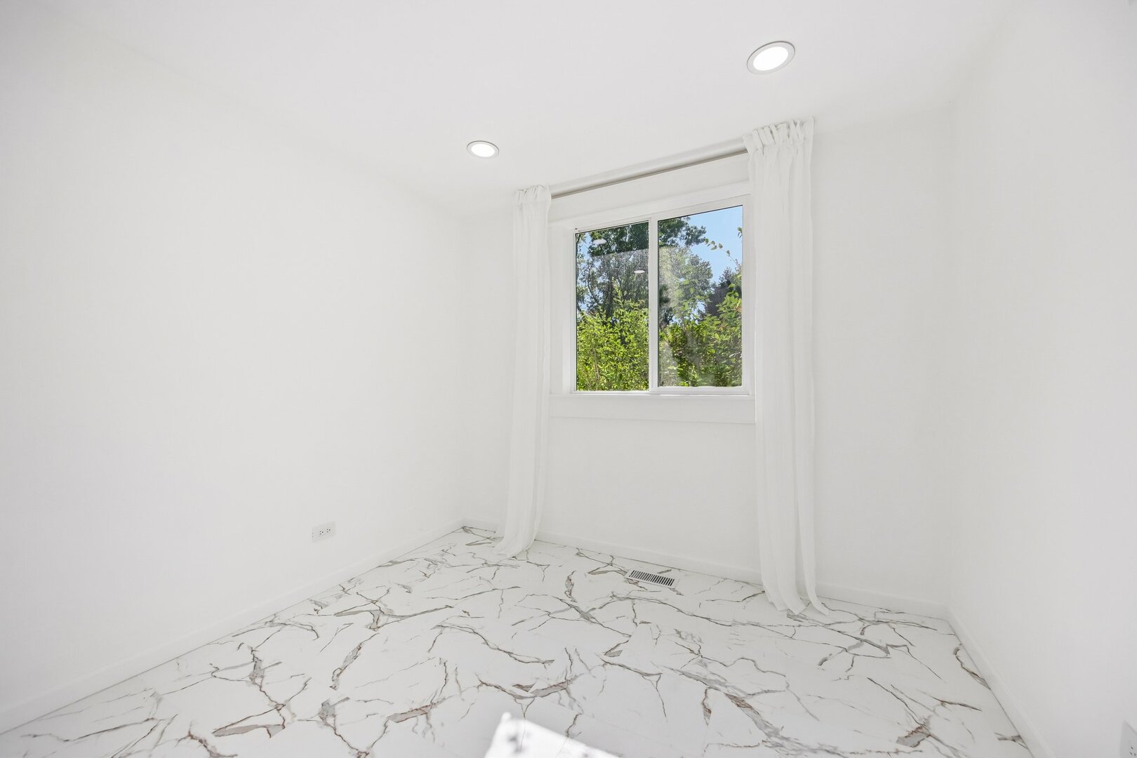 2804 Old Oak Drive Property Photo 19