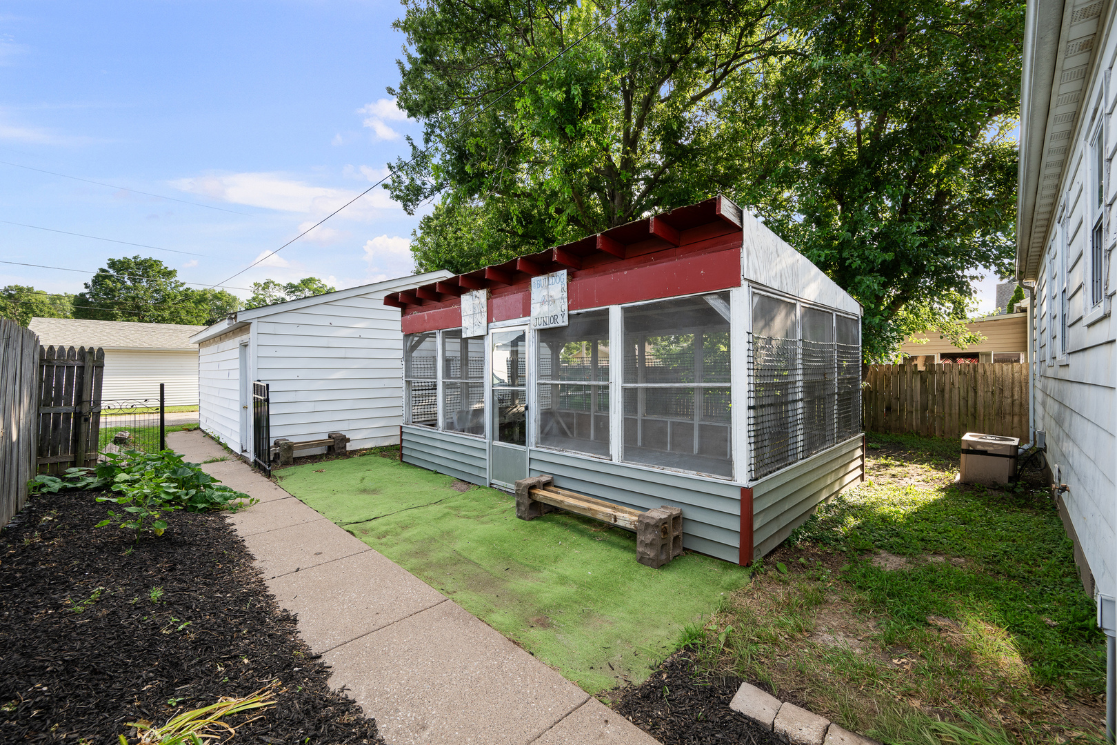 2423 W Locust Street Property Photo 28