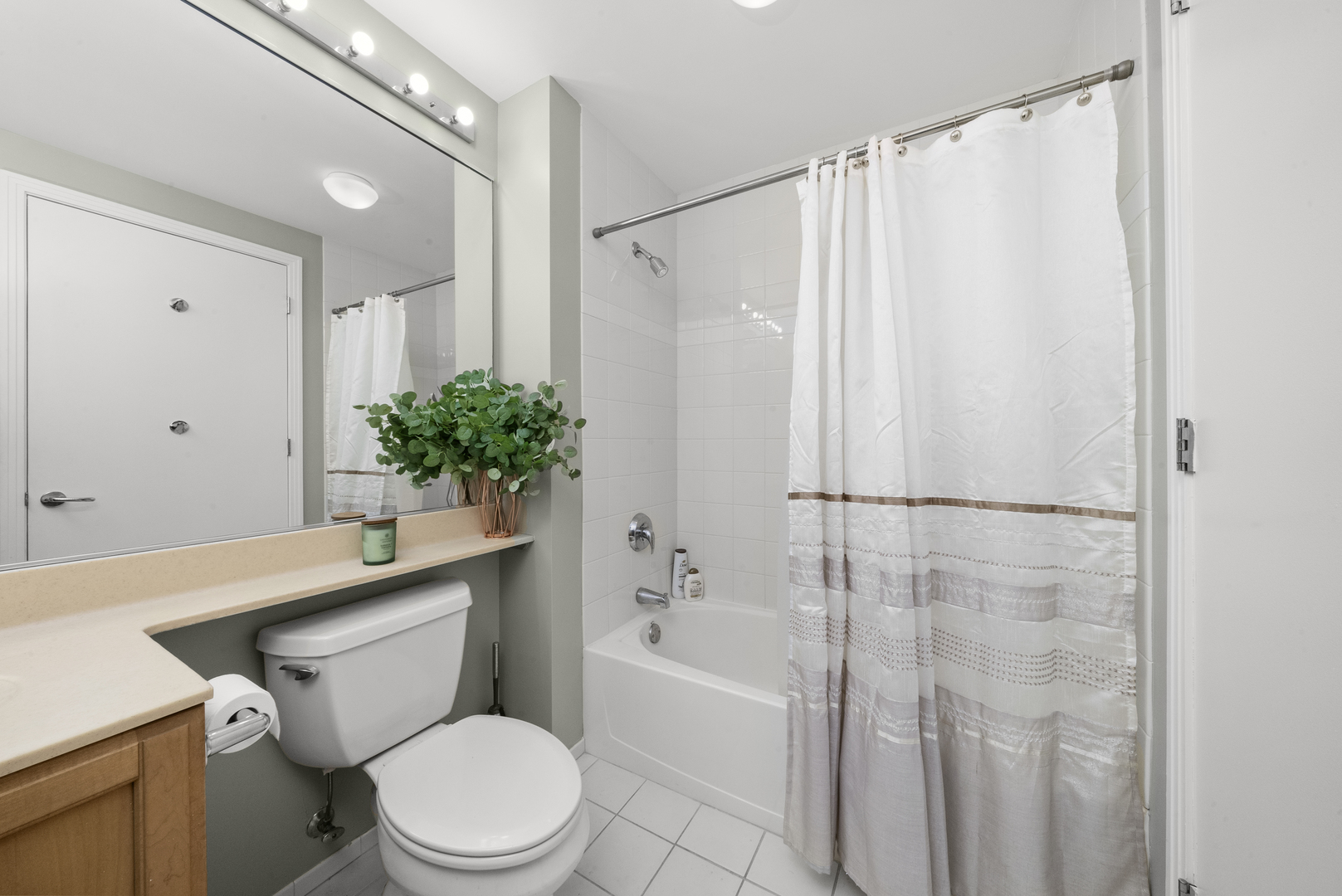 400 N La Salle Drive 2002 Property Photo 14