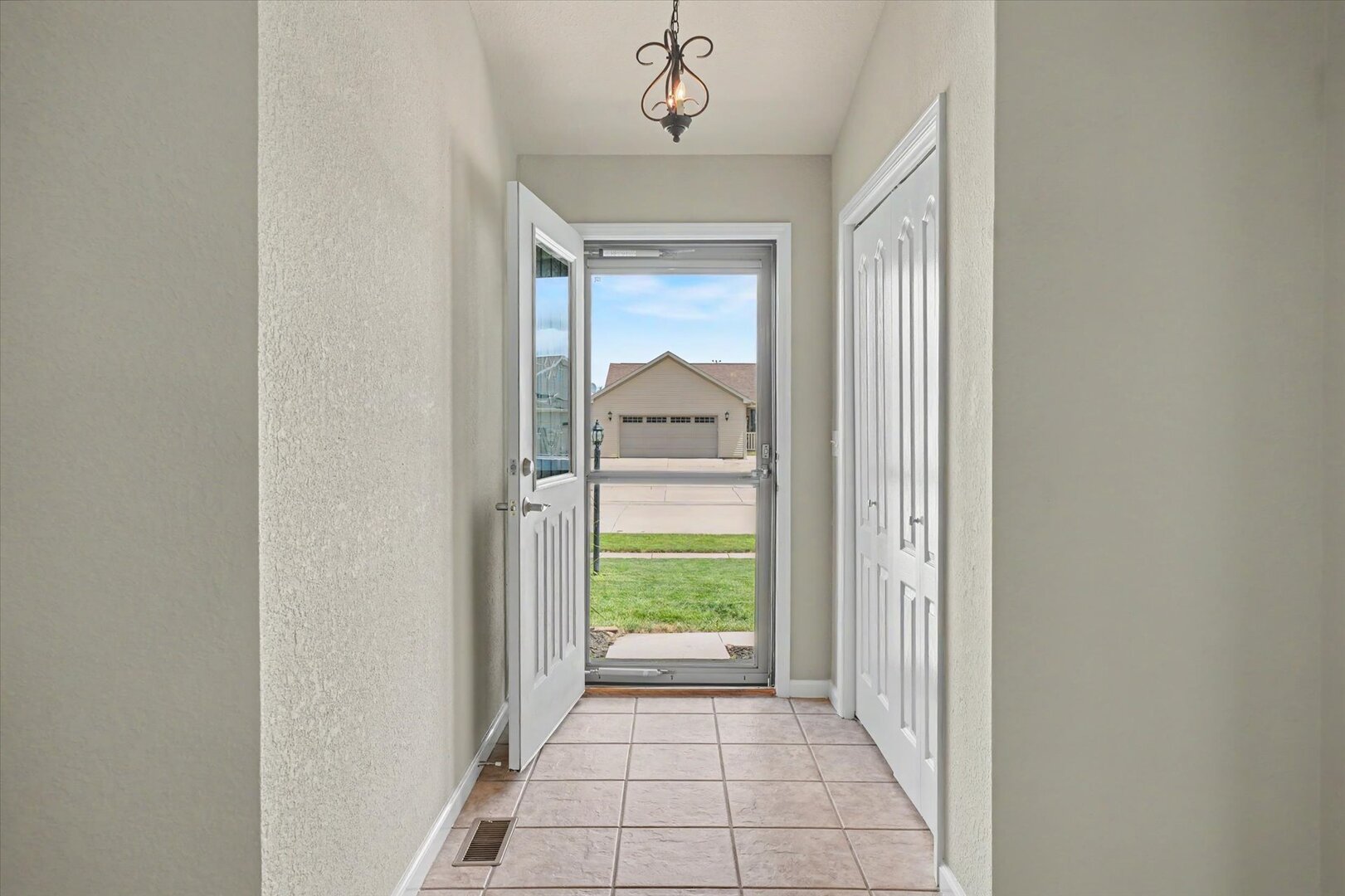 609 N Glover Court Property Photo 6