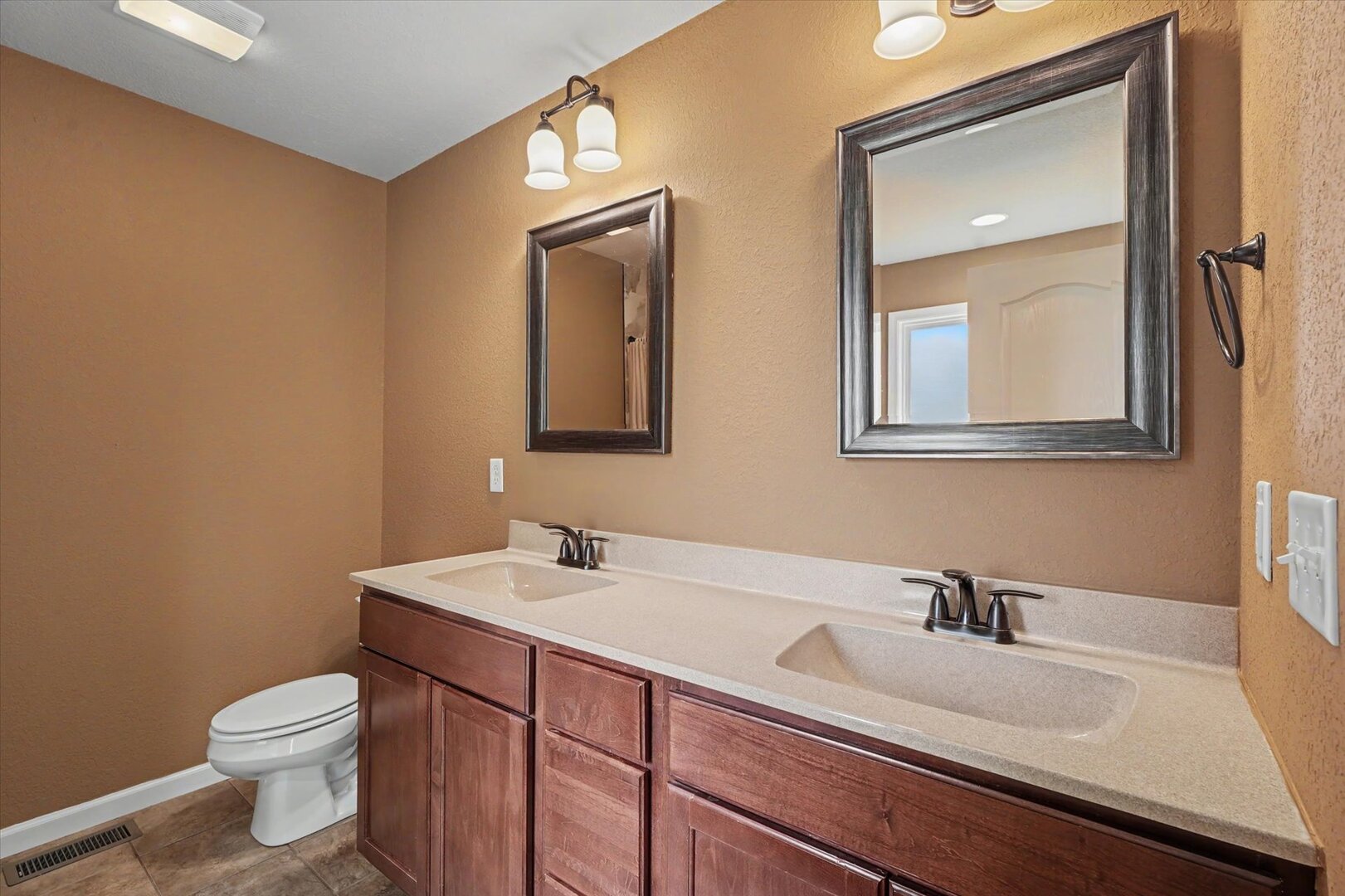 609 N Glover Court Property Photo 22