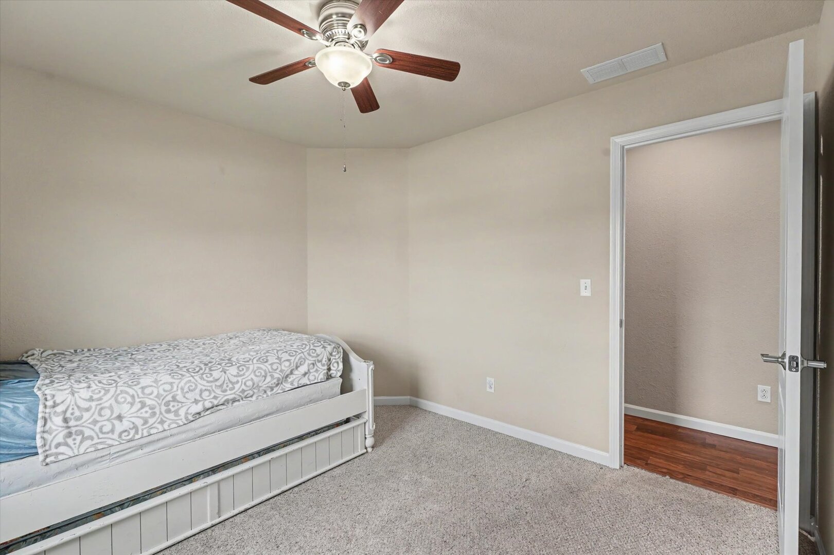 609 N Glover Court Property Photo 26