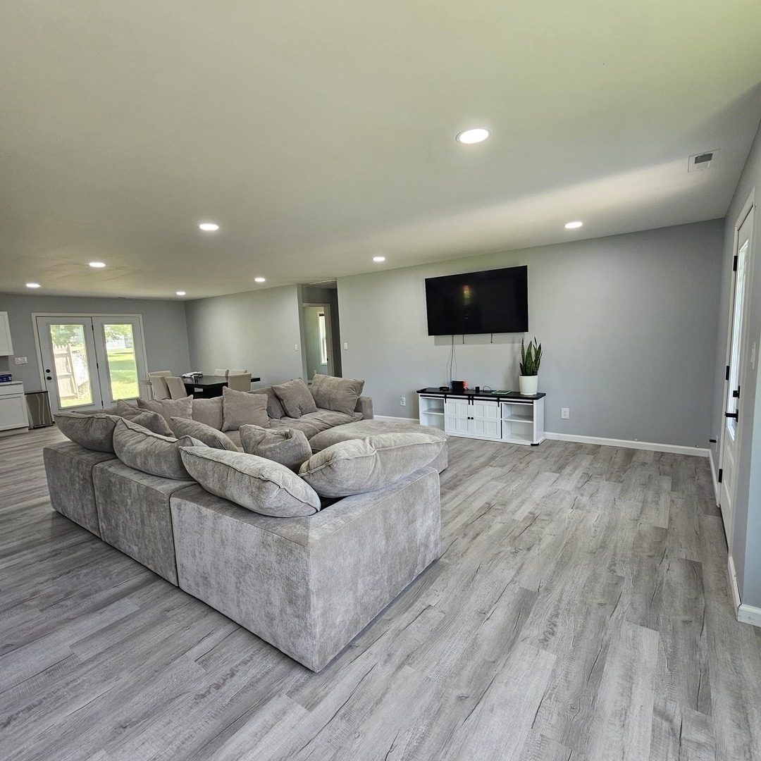 900 Oregon Street Property Photo 8