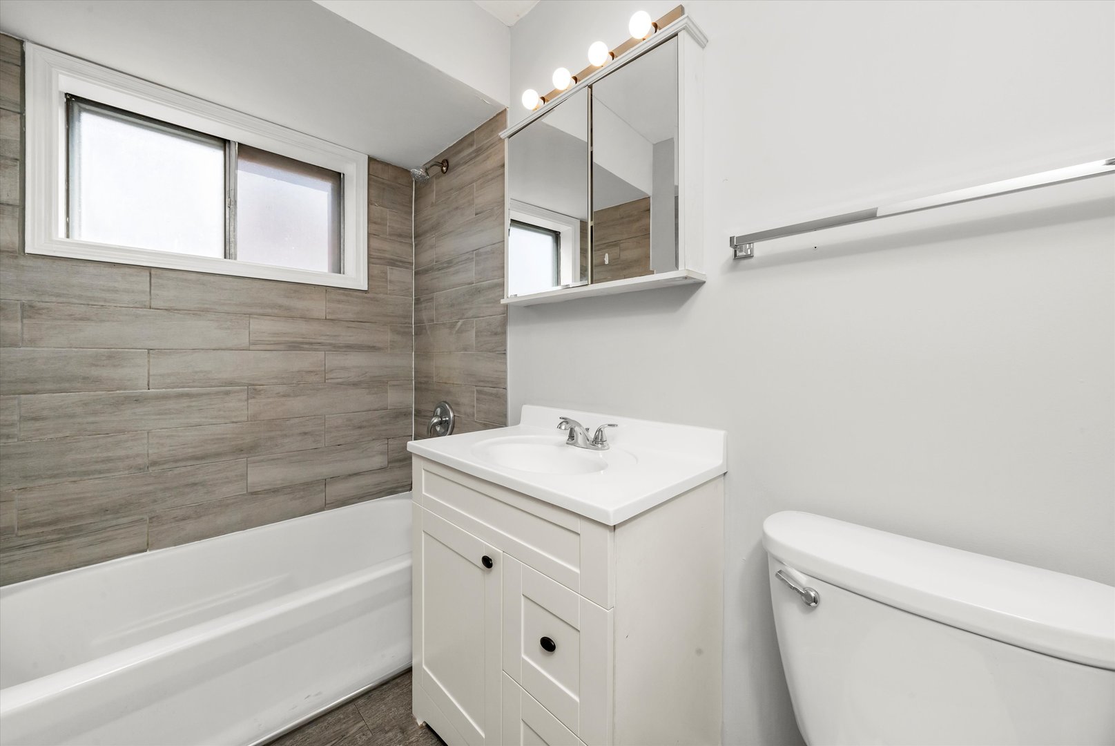 14618 Keystone Avenue Property Photo 7