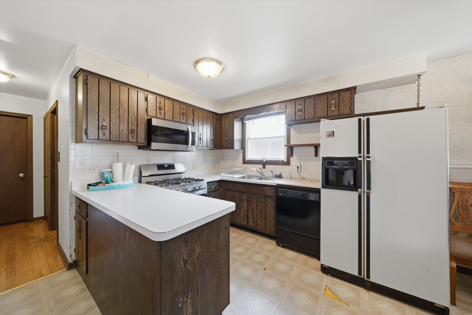 280 Prairie Avenue Property Photo 3