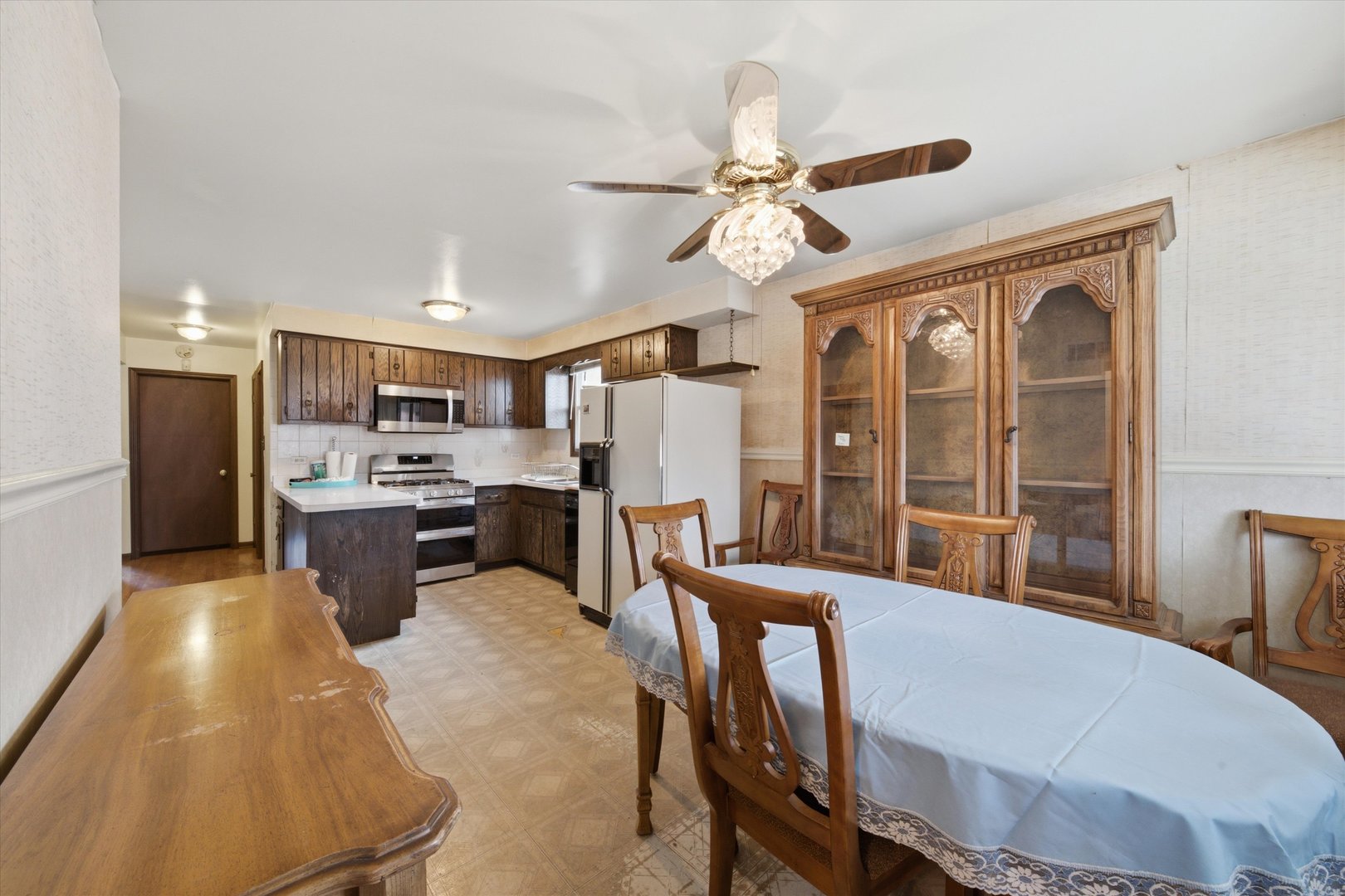 280 Prairie Avenue Property Photo 4