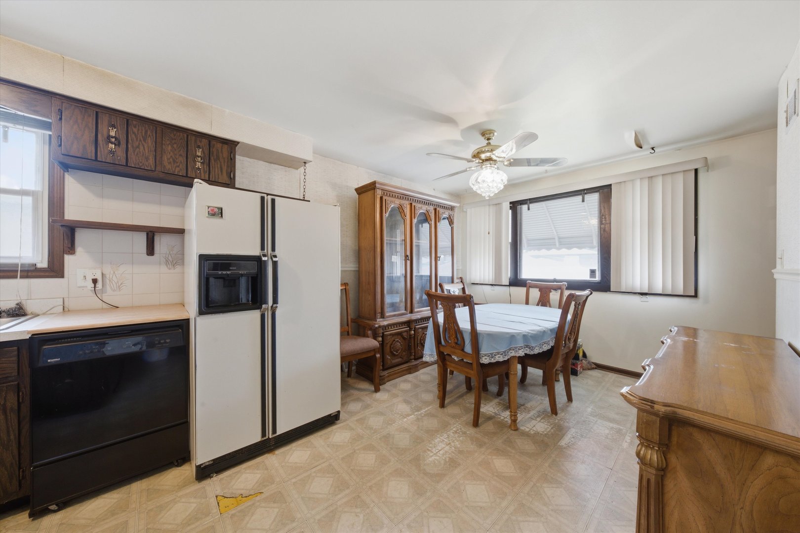 280 Prairie Avenue Property Photo 5