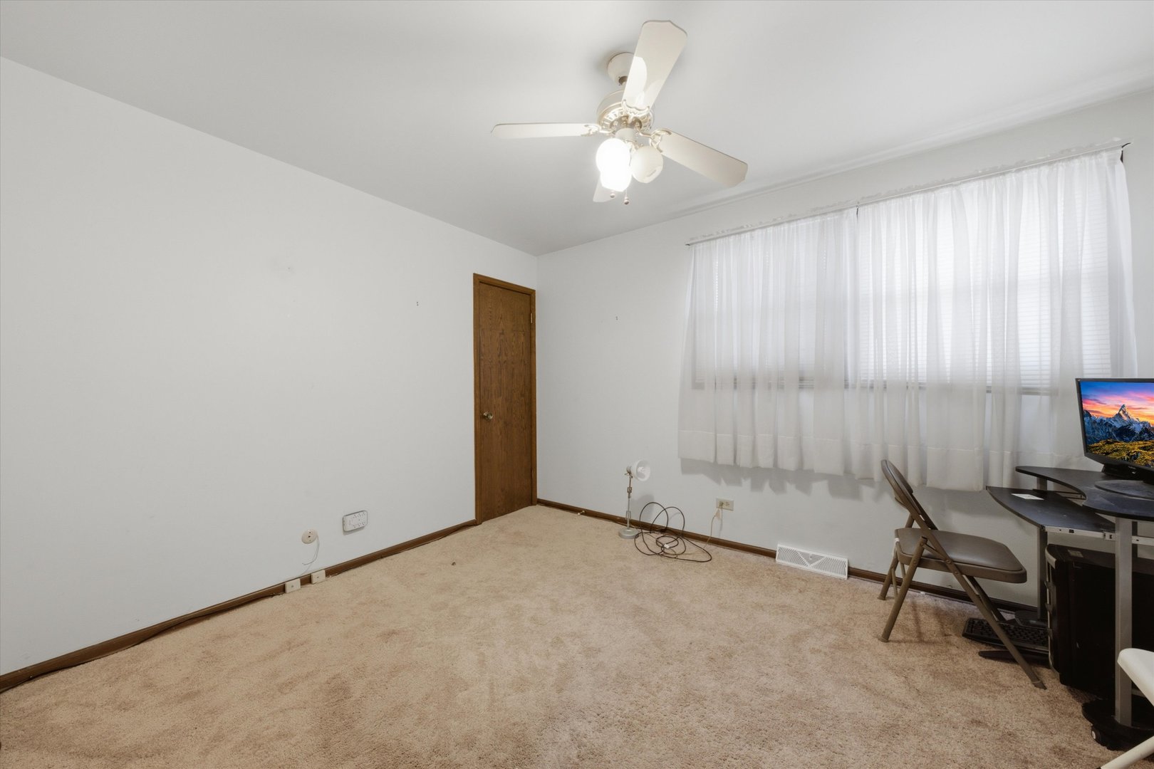 280 Prairie Avenue Property Photo 14