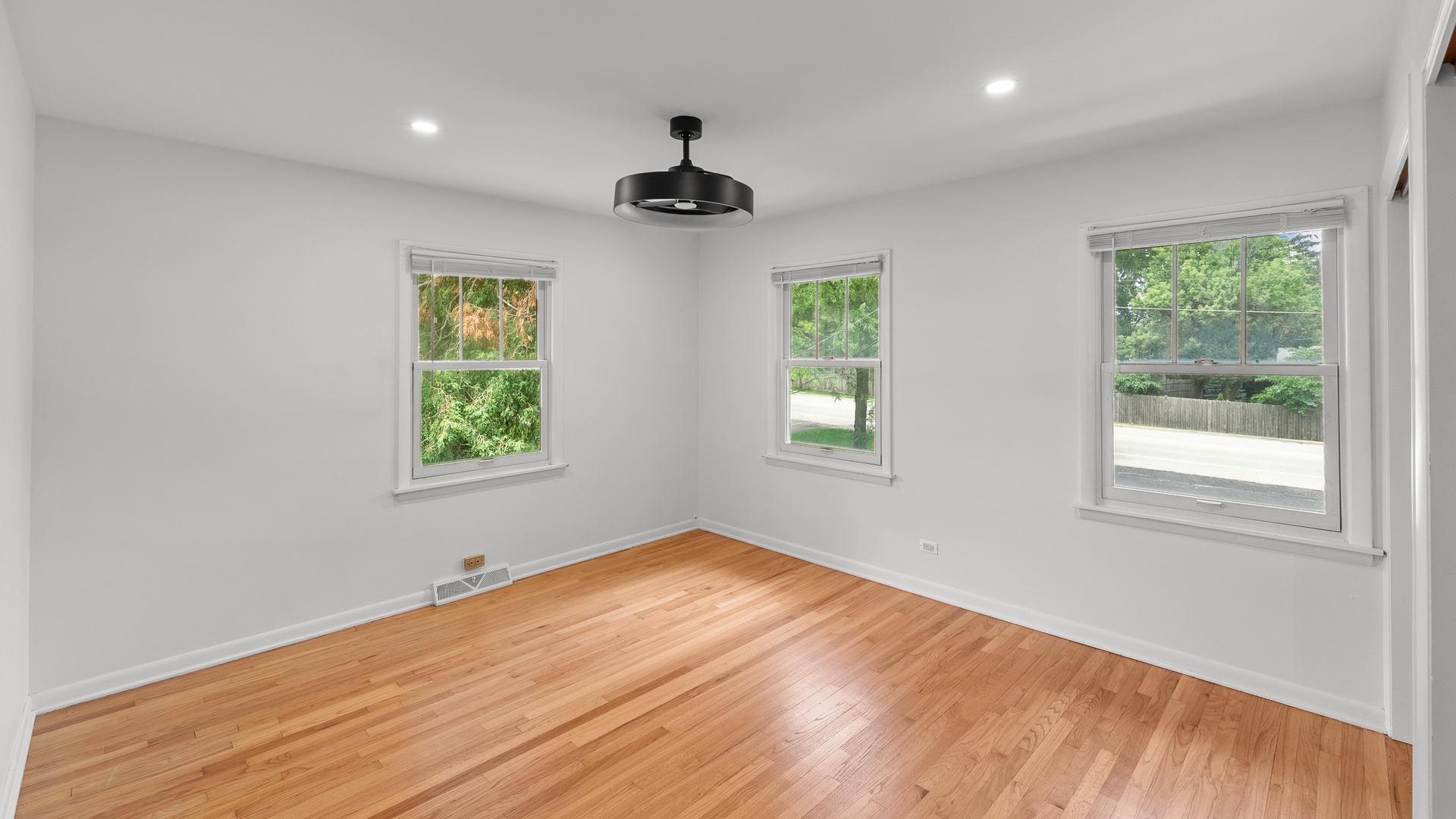 715 E Main Street Property Photo 15