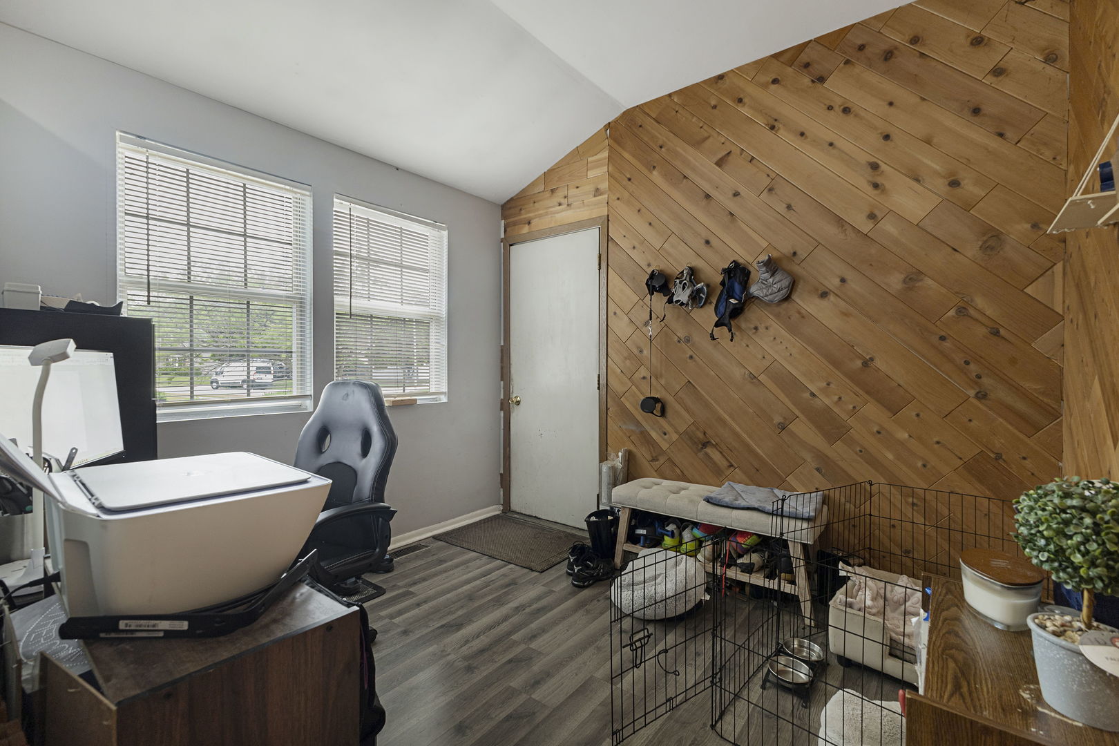 5733 Woodgate Drive Property Photo 8