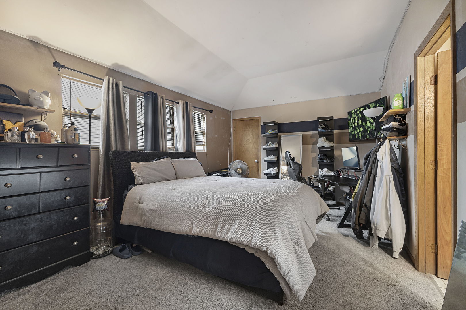 5733 Woodgate Drive Property Photo 10