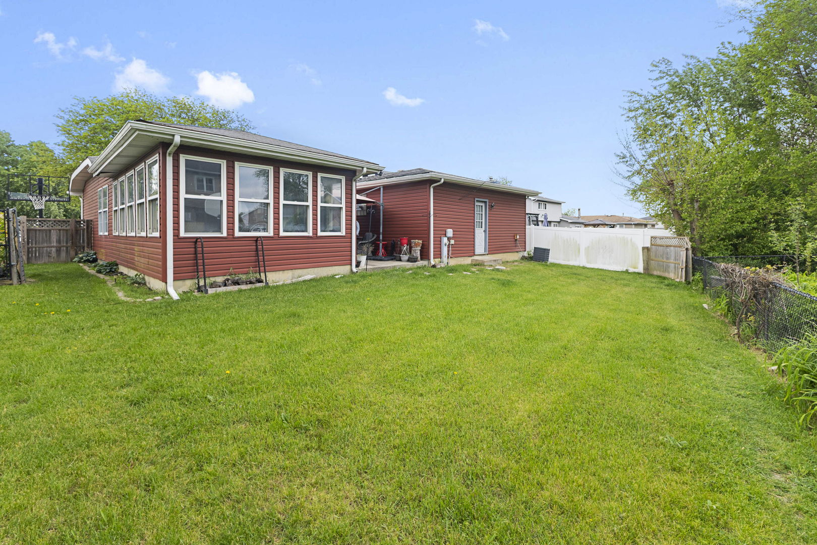 5733 Woodgate Drive Property Photo 17