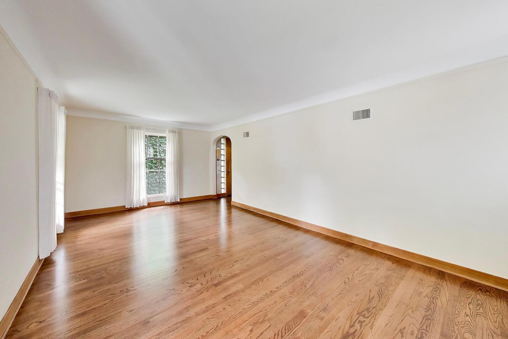 10426 S Artesian Avenue Property Photo 3