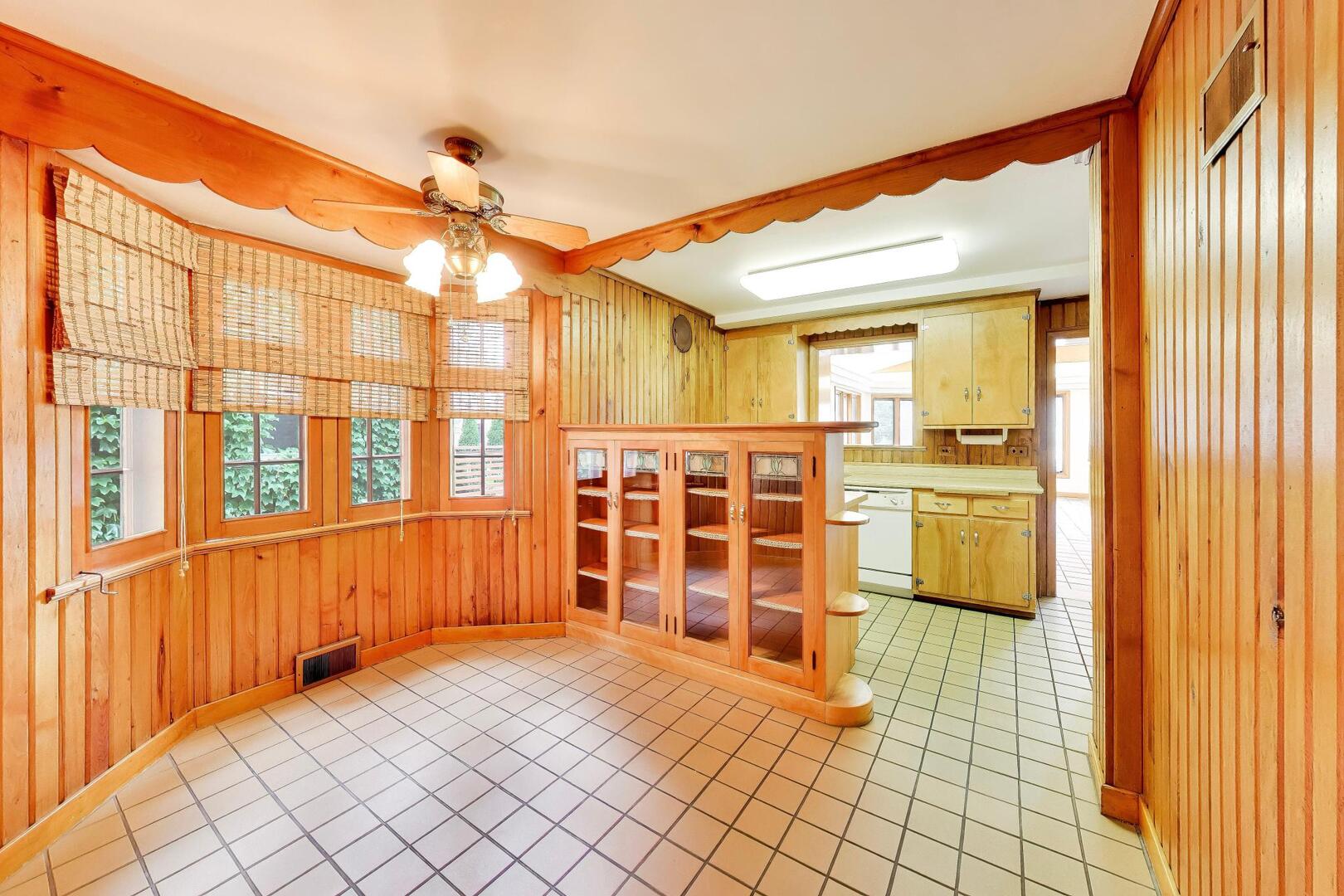 10426 S Artesian Avenue Property Photo 4