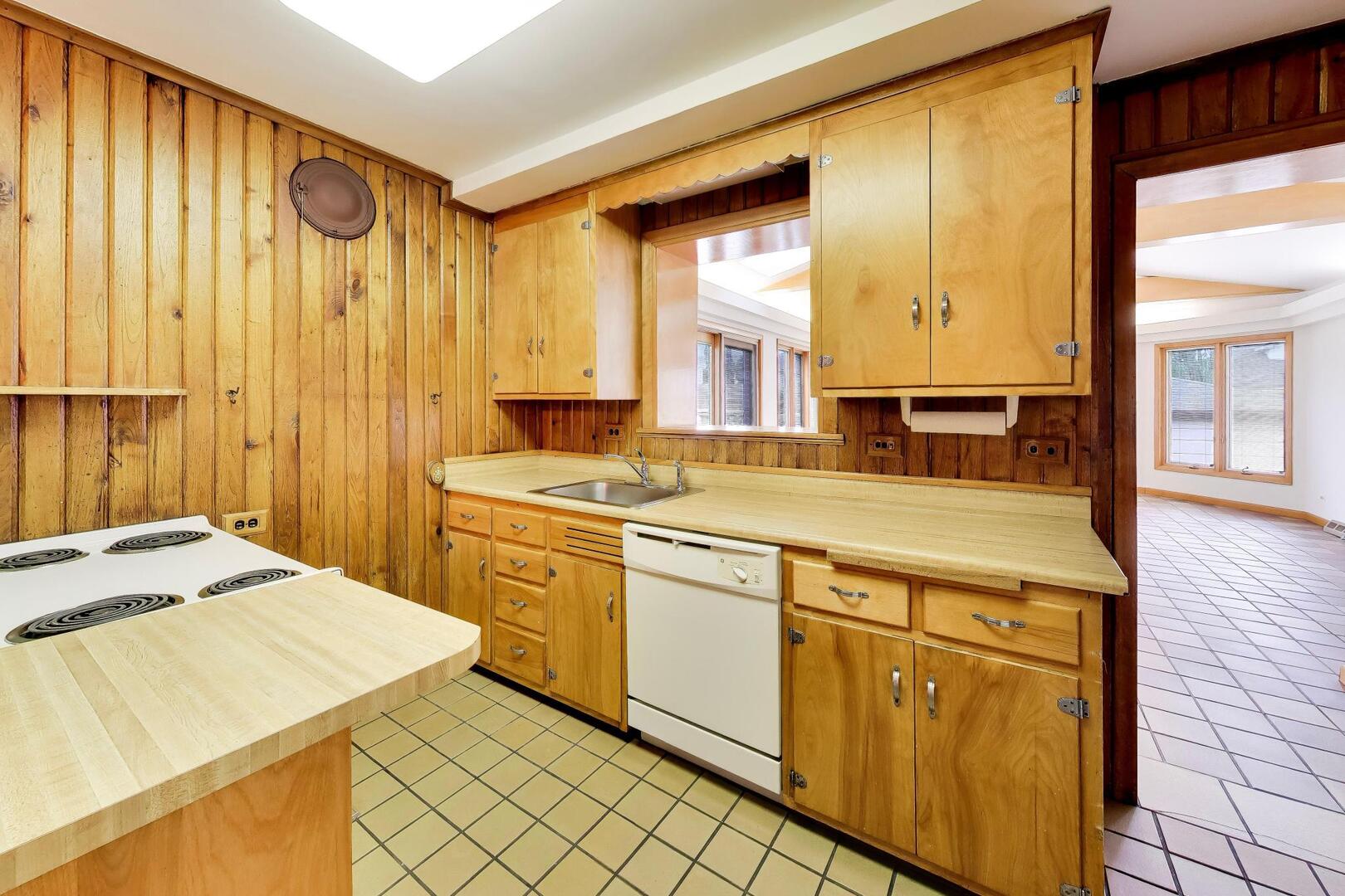 10426 S Artesian Avenue Property Photo 5