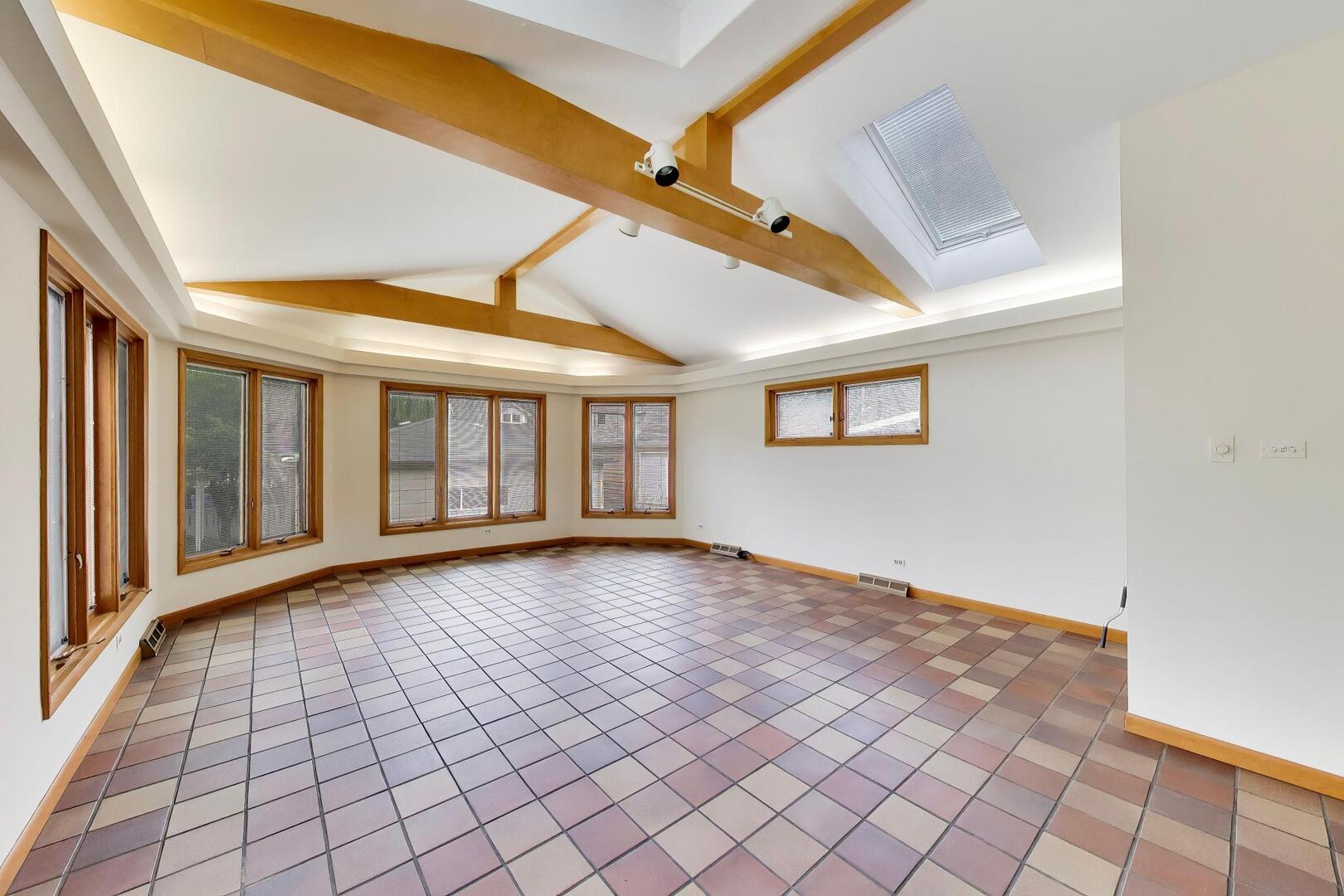 10426 S Artesian Avenue Property Photo 6