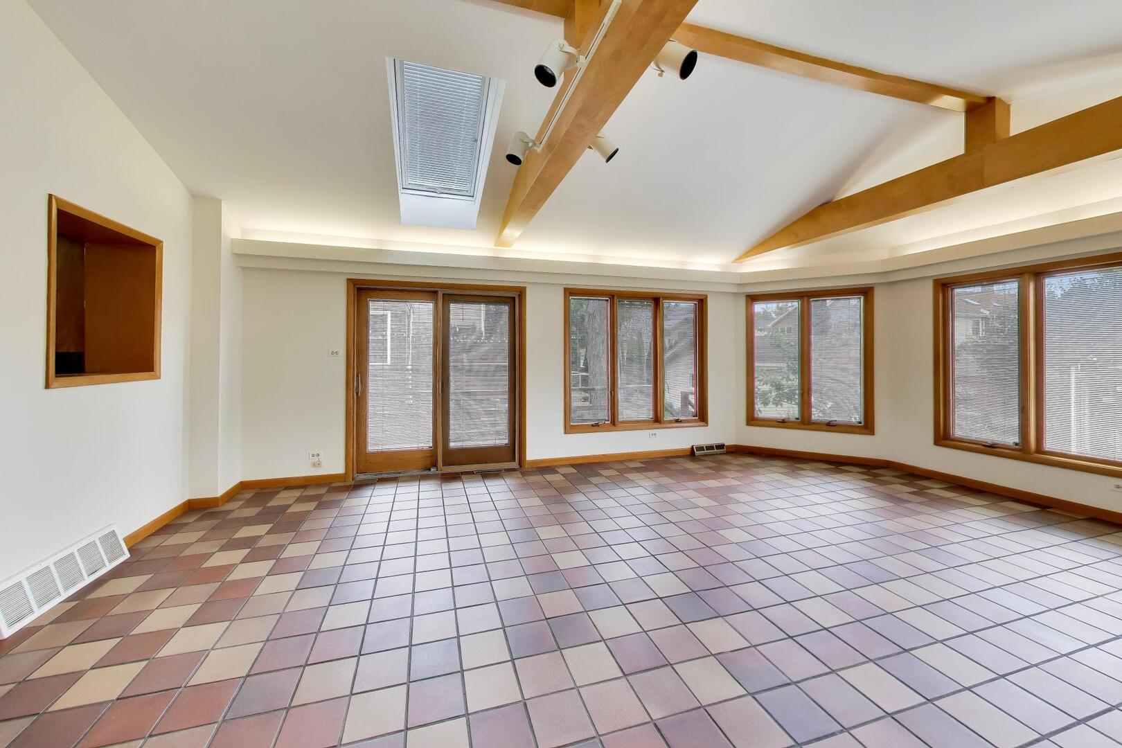 10426 S Artesian Avenue Property Photo 7