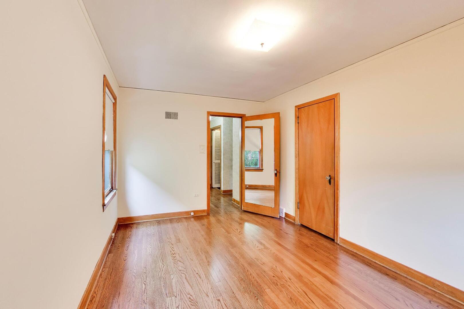 10426 S Artesian Avenue Property Photo 8