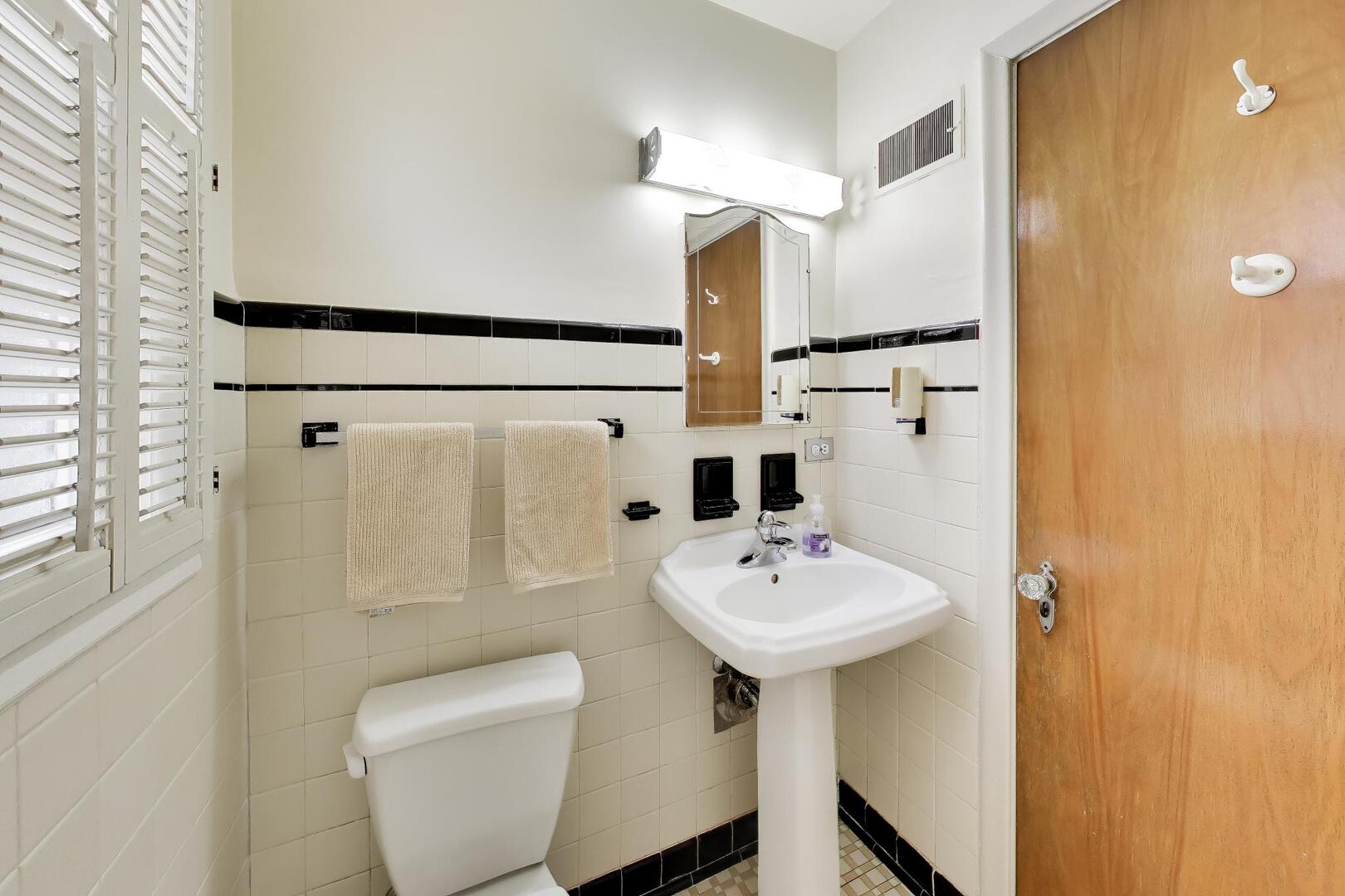 10426 S Artesian Avenue Property Photo 9