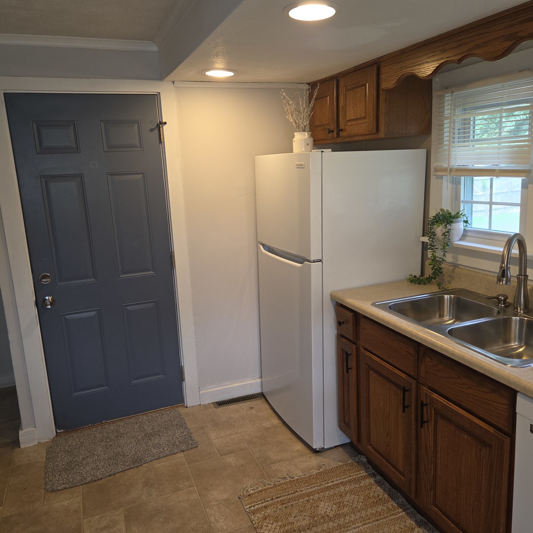 1206 S Commercial Street Property Photo 22