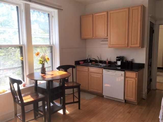 2906 N Greenview Avenue 1 Property Photo 8
