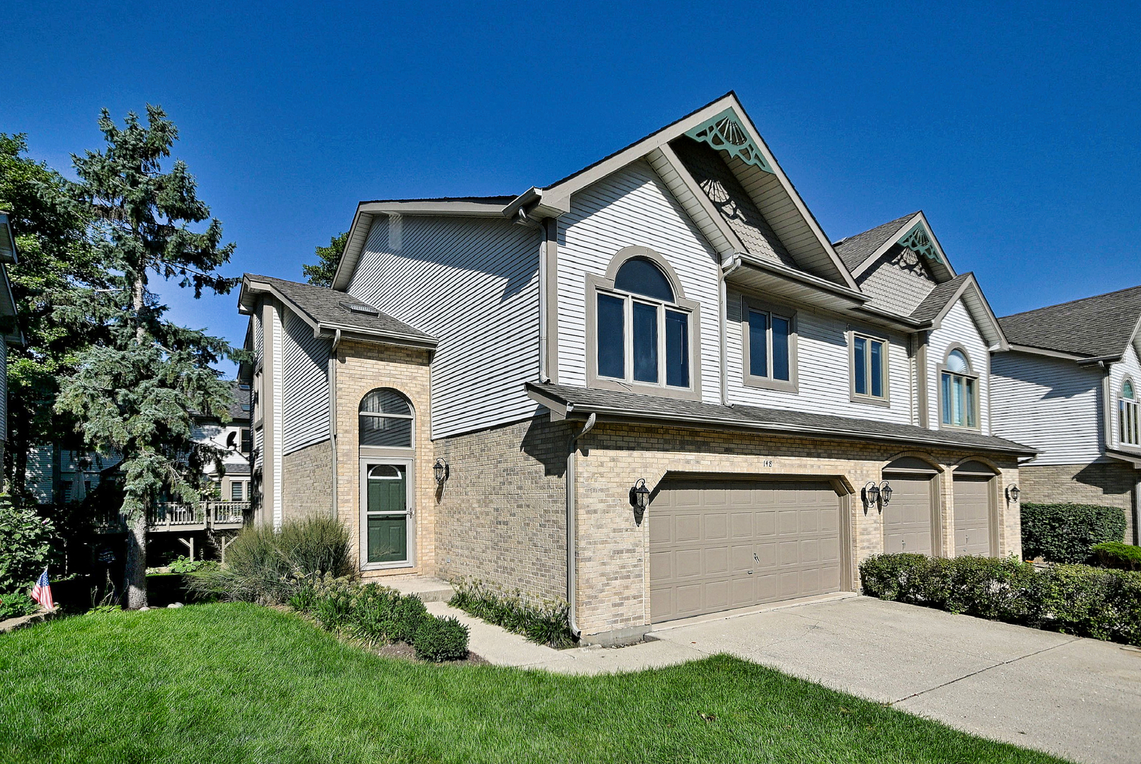 148 Schiller Square Property Photo 1