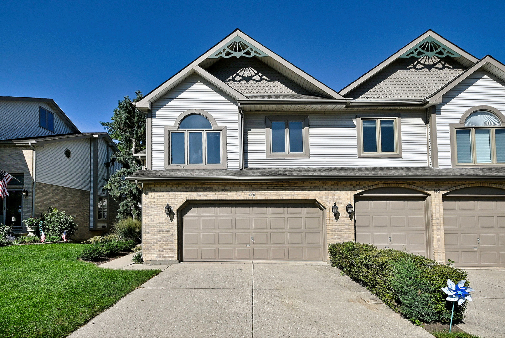 148 Schiller Square Property Photo 3