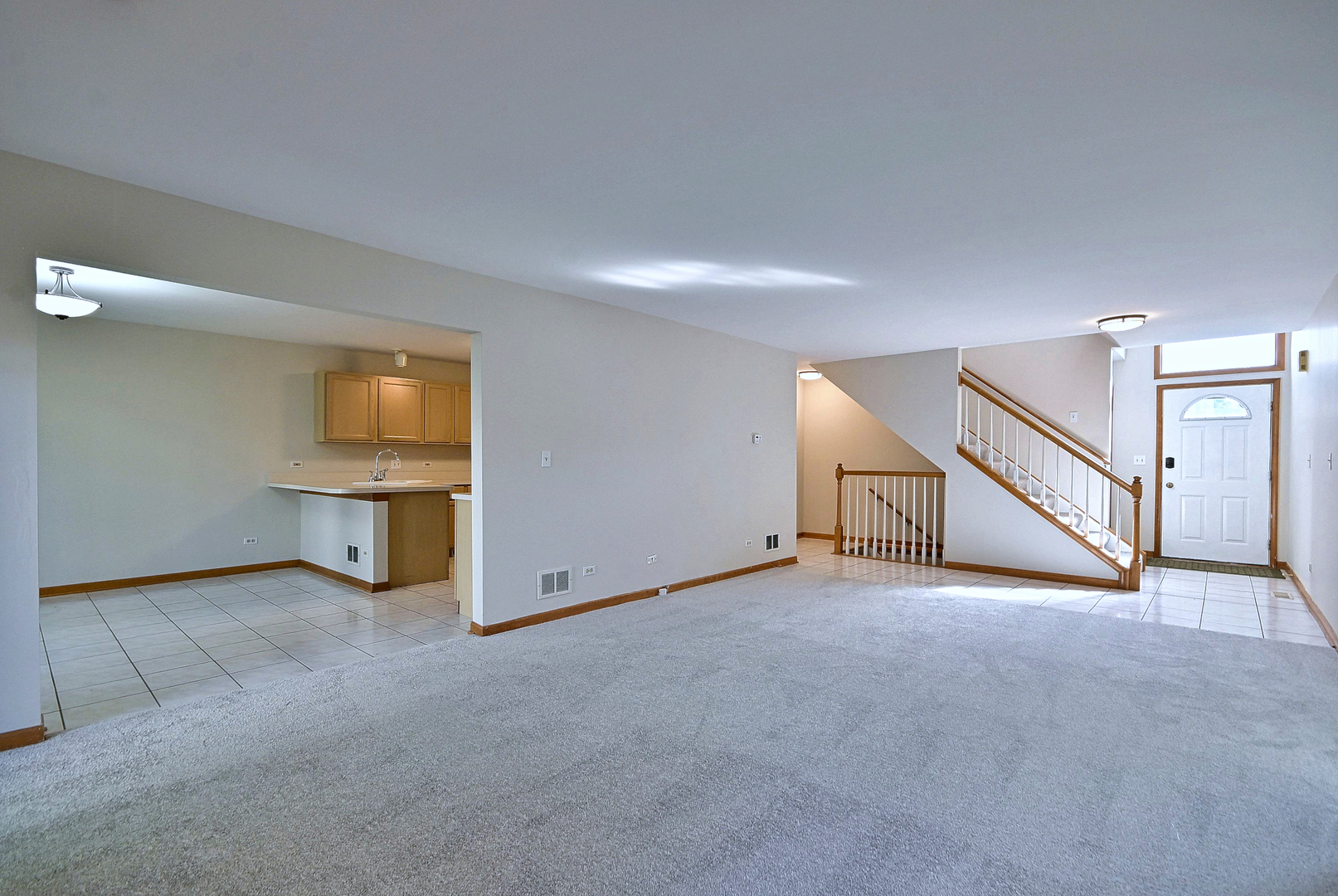 148 Schiller Square Property Photo 6