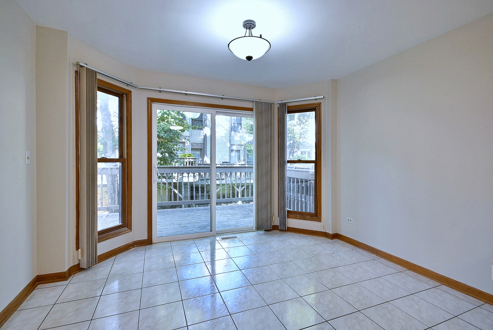 148 Schiller Square Property Photo 8