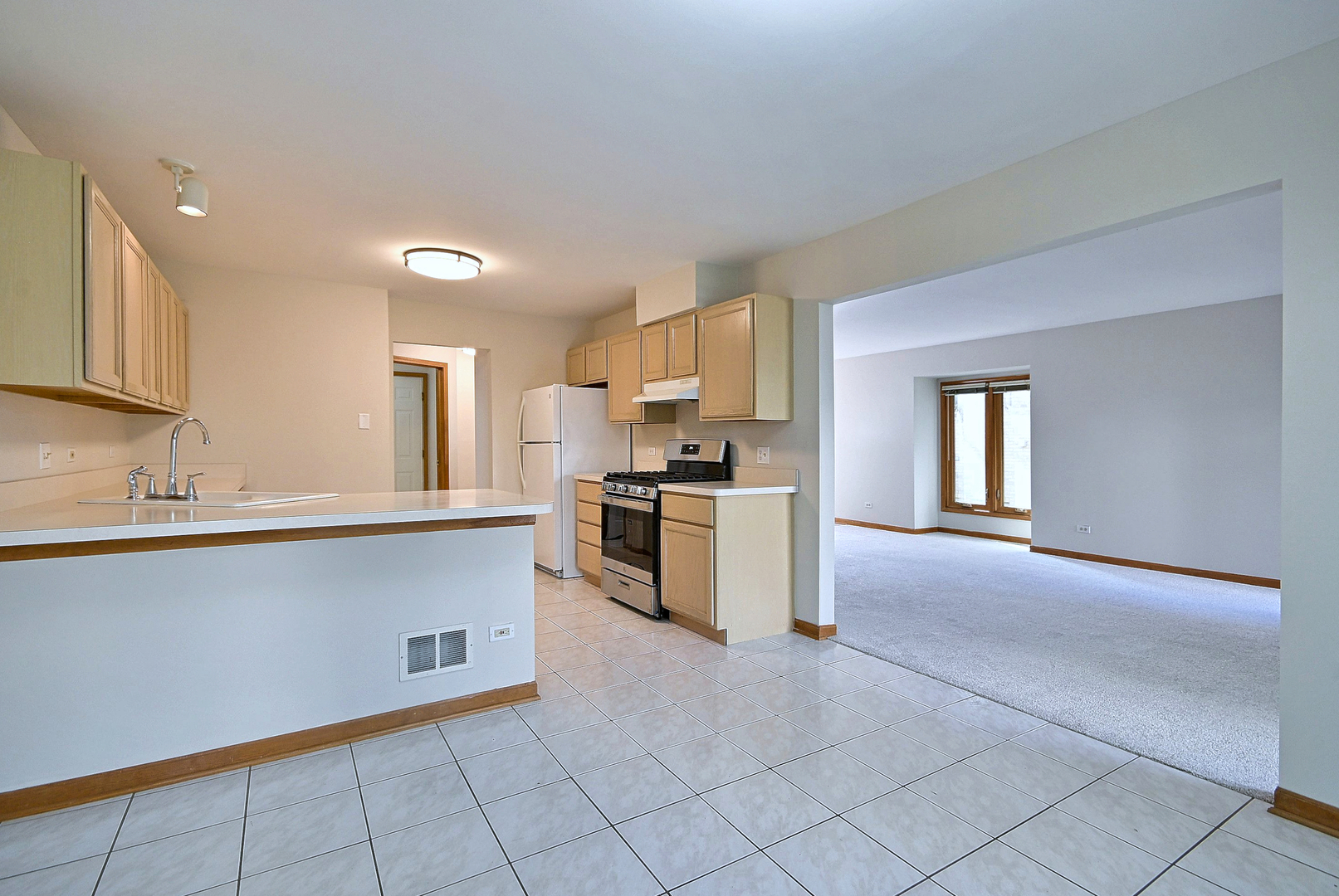 148 Schiller Square Property Photo 9