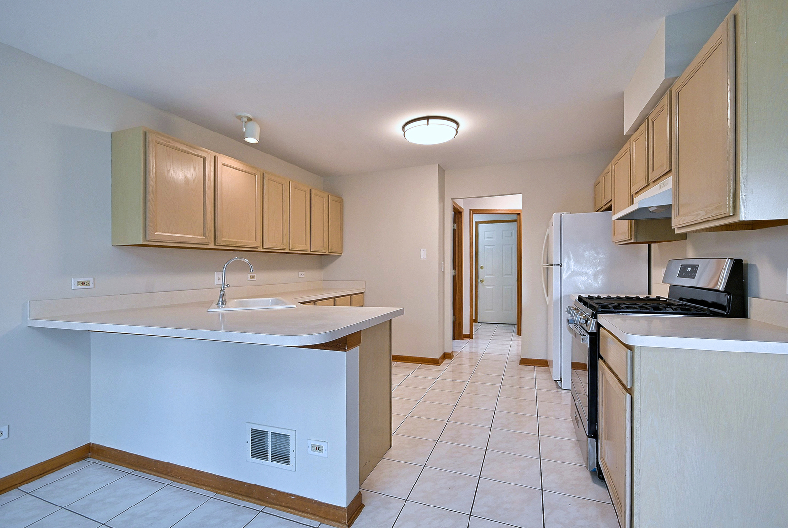 148 Schiller Square Property Photo 10