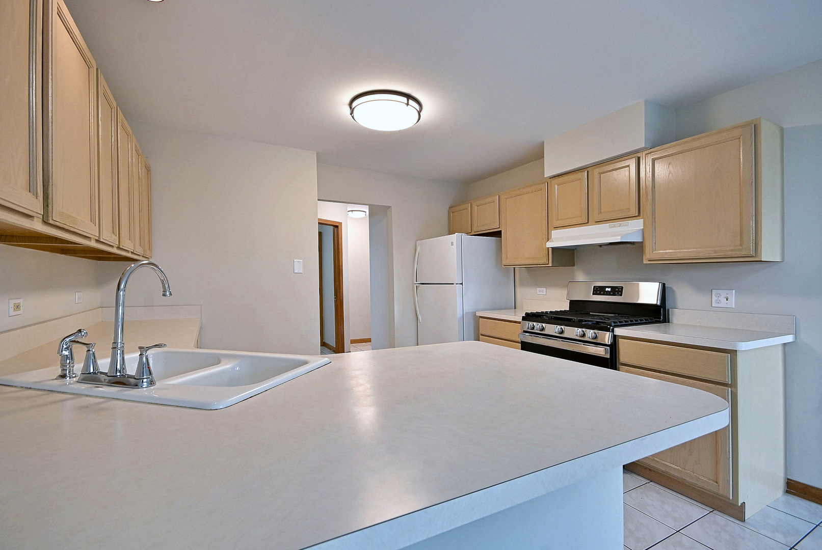 148 Schiller Square Property Photo 11