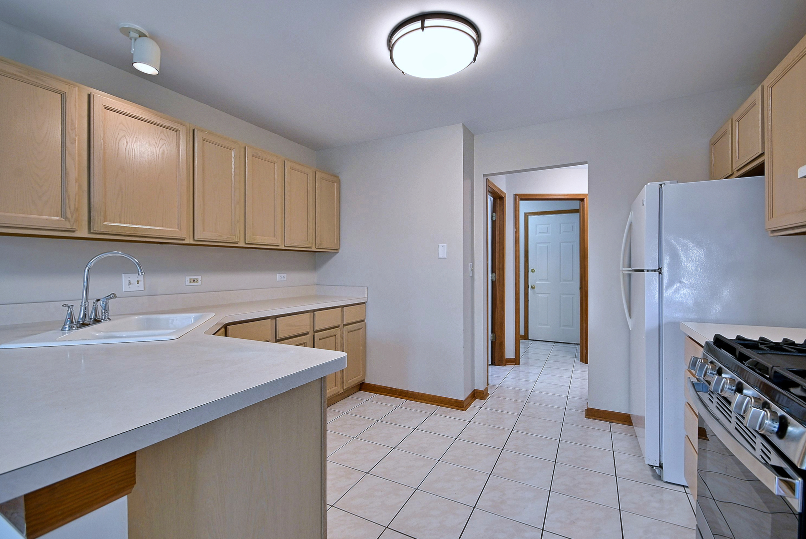 148 Schiller Square Property Photo 13