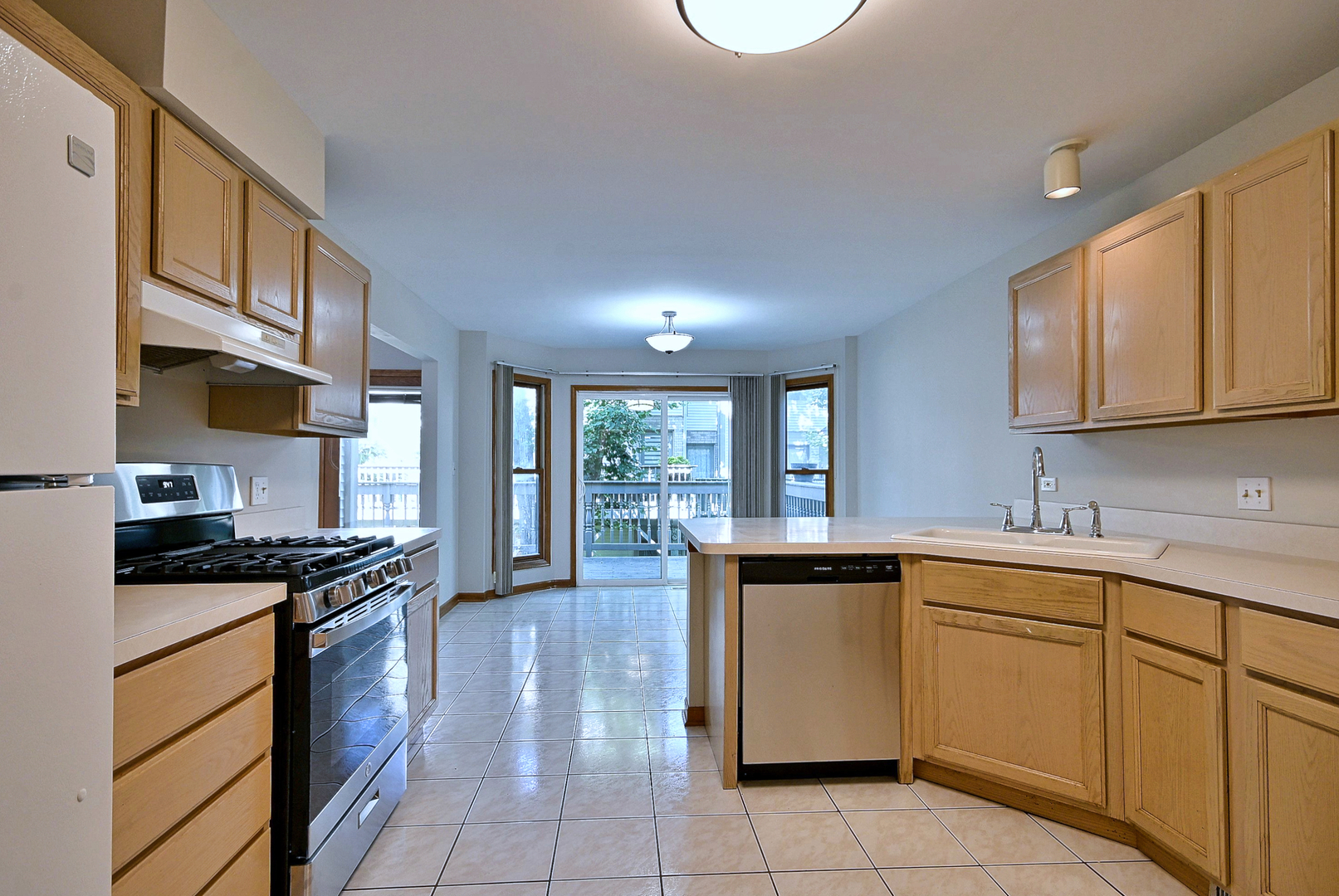 148 Schiller Square Property Photo 14