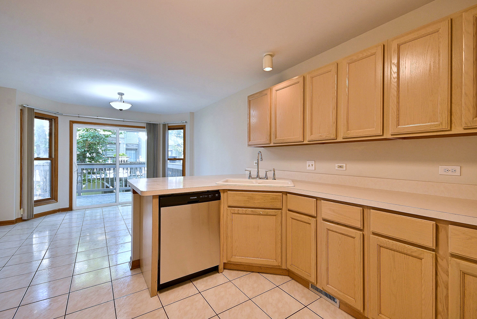 148 Schiller Square Property Photo 15