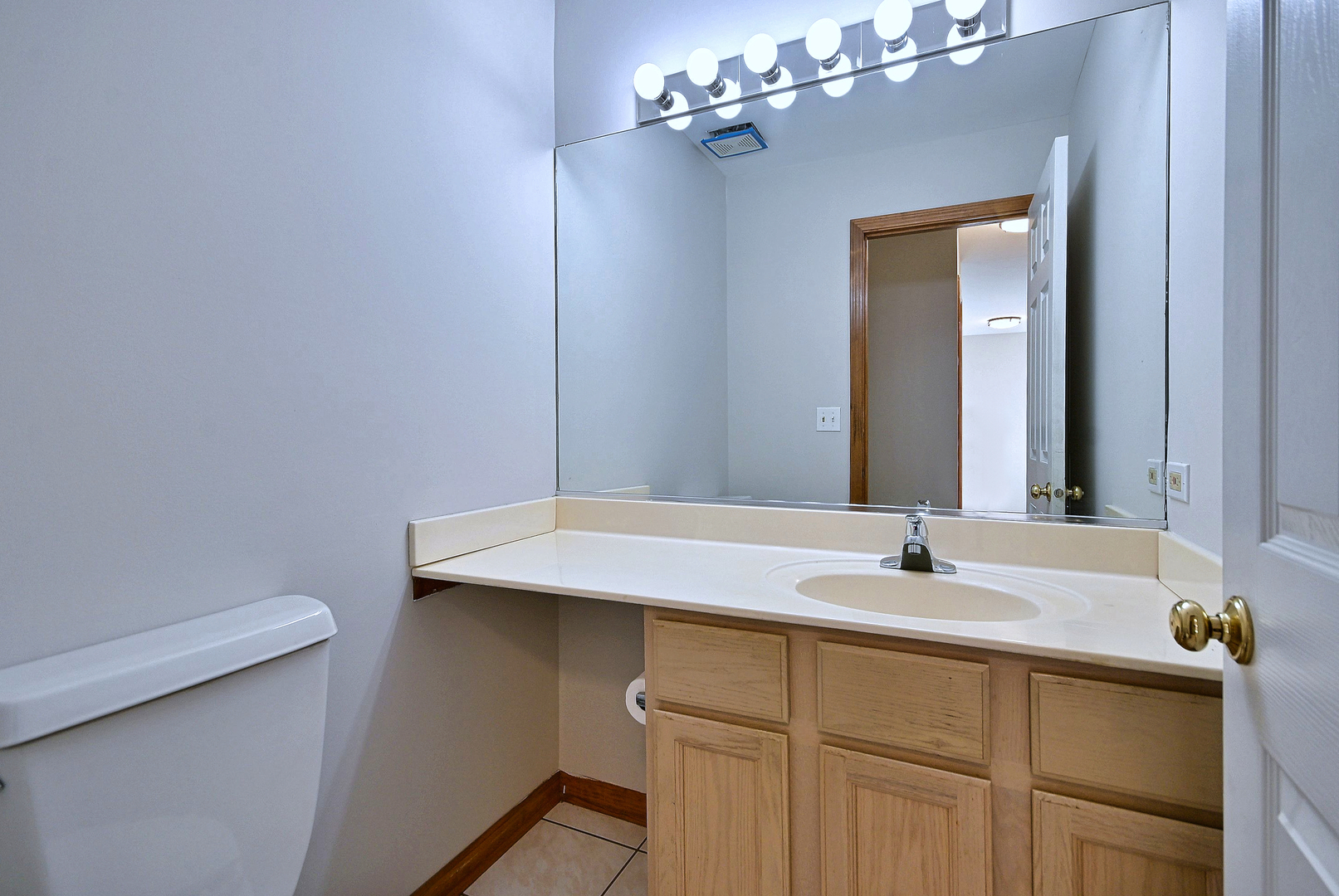 148 Schiller Square Property Photo 16