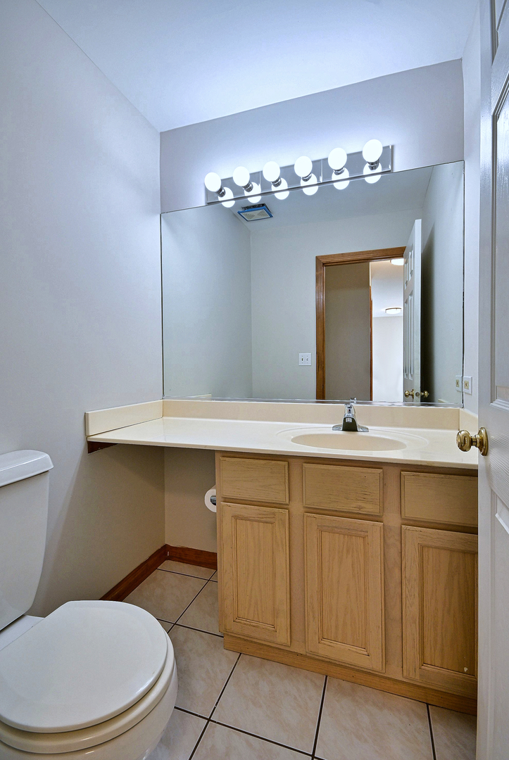 148 Schiller Square Property Photo 17