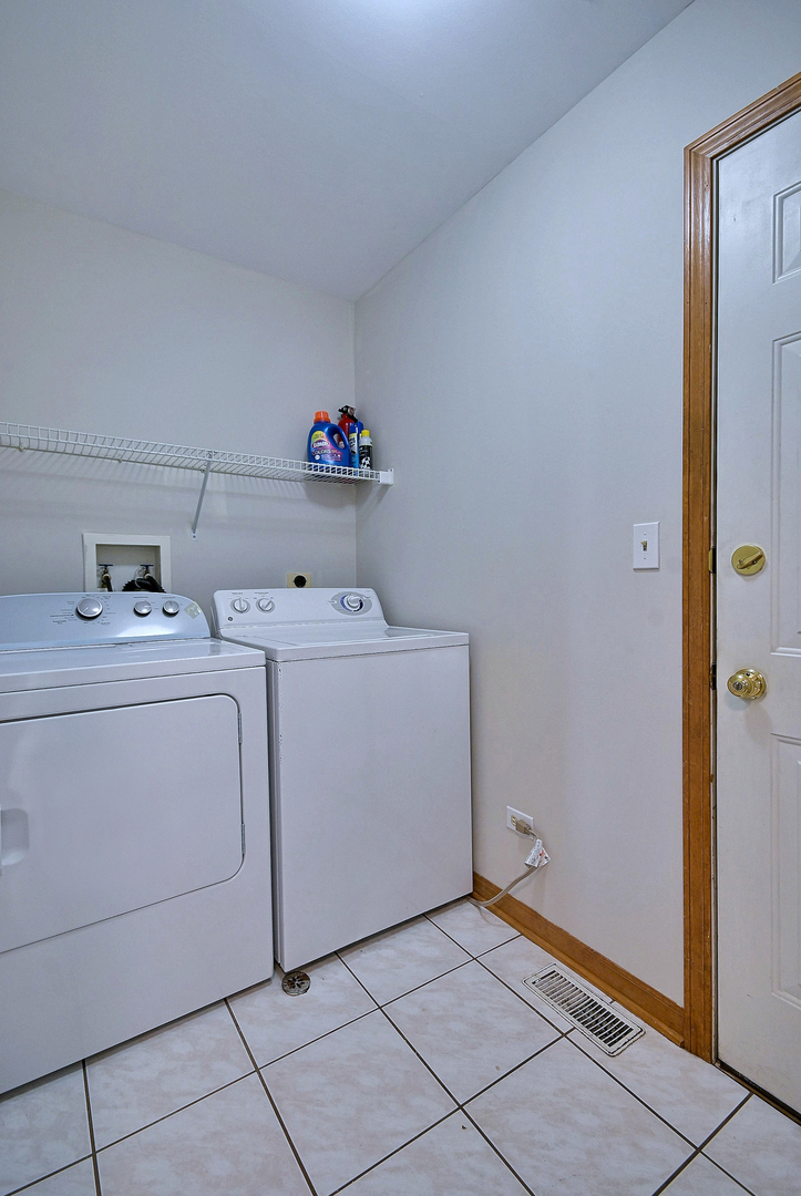 148 Schiller Square Property Photo 18