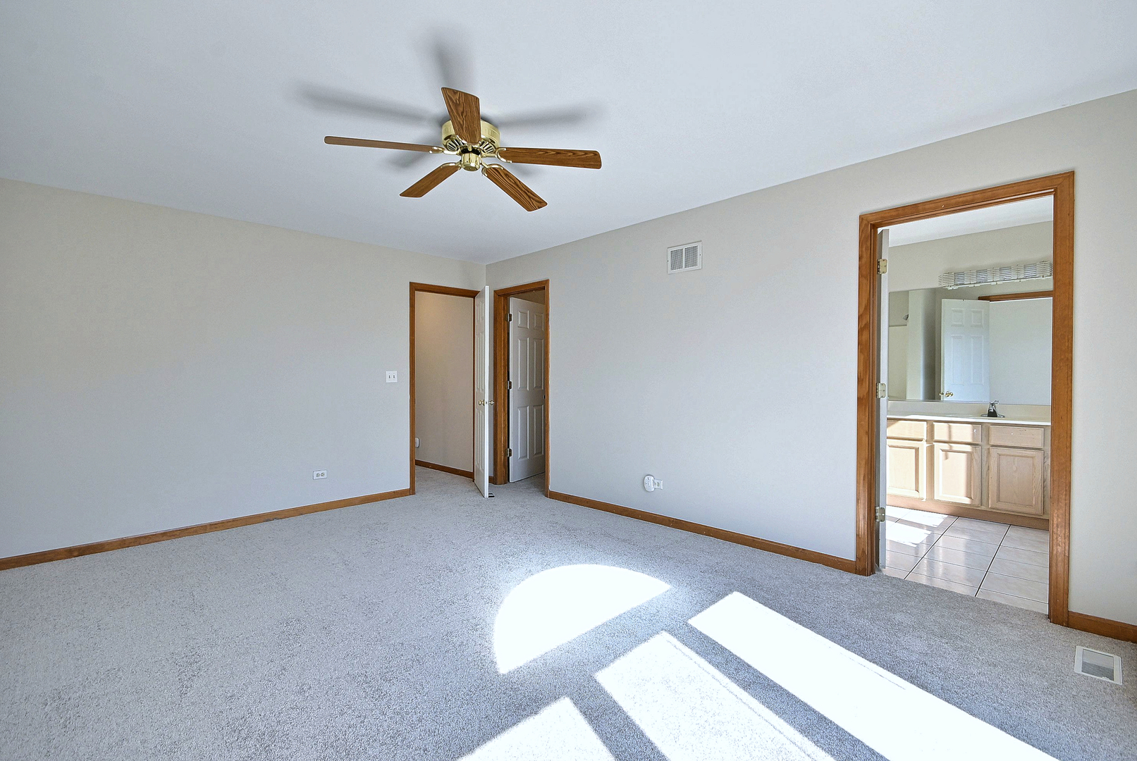 148 Schiller Square Property Photo 24
