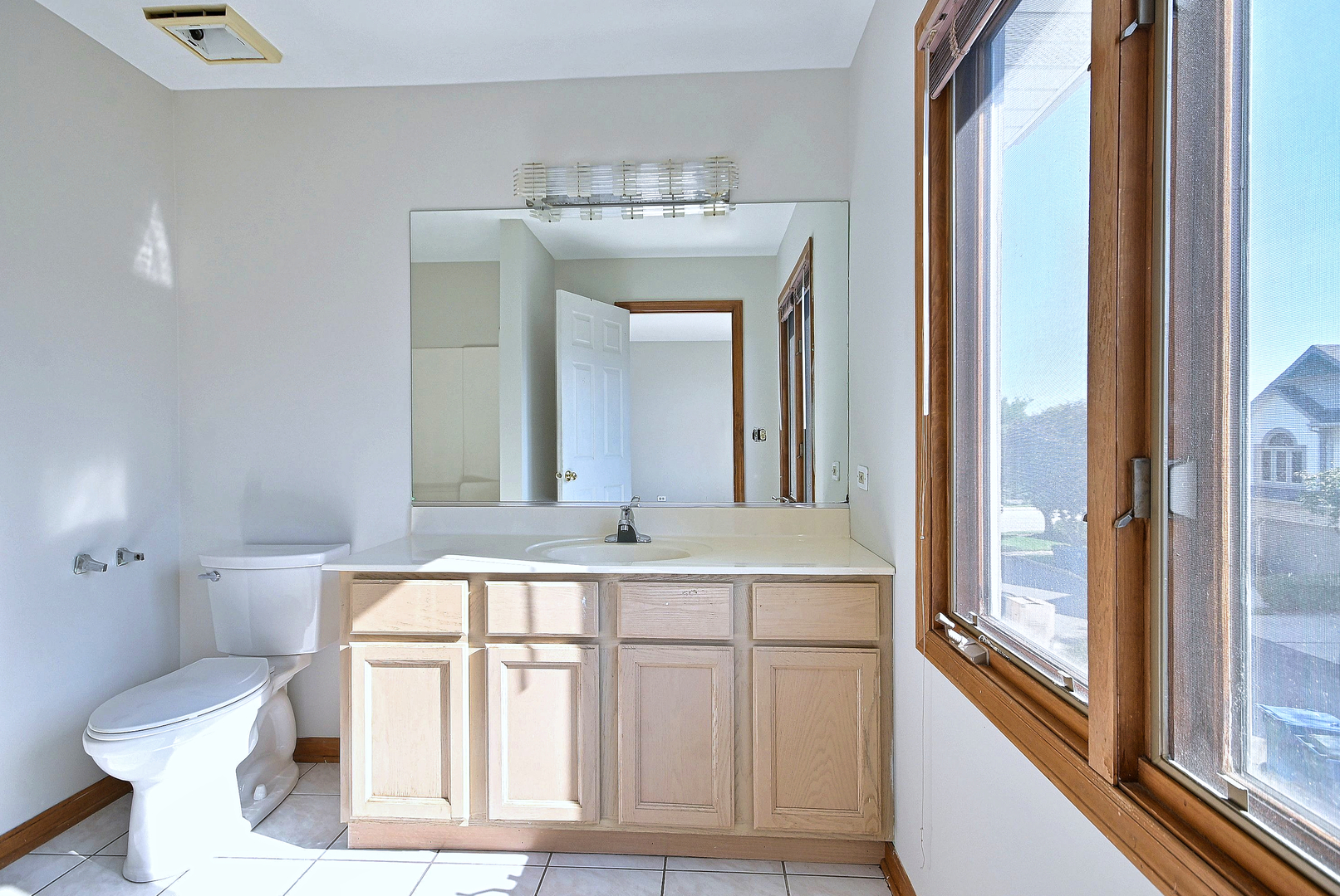 148 Schiller Square Property Photo 26